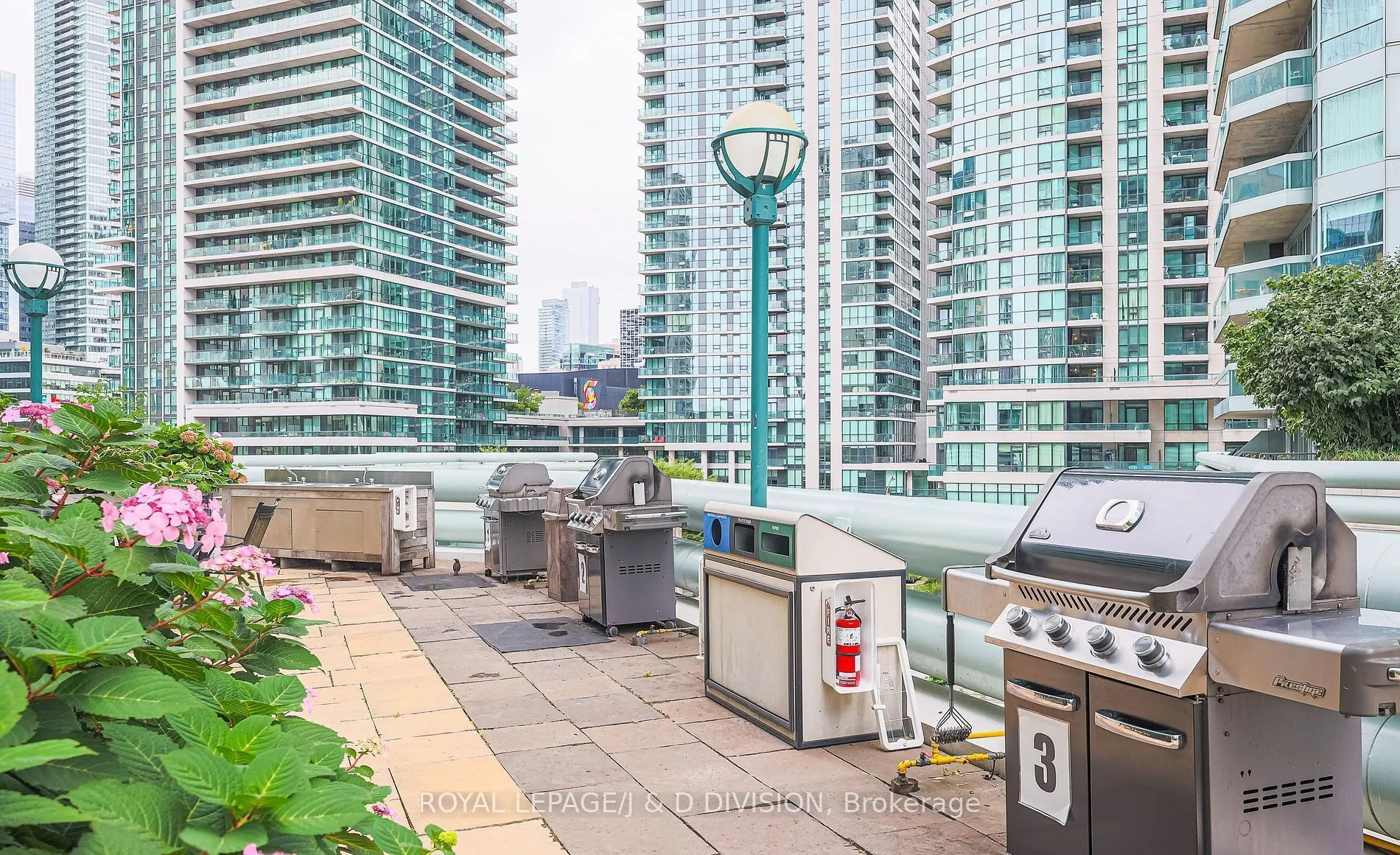 10 Queens Quay W, #706