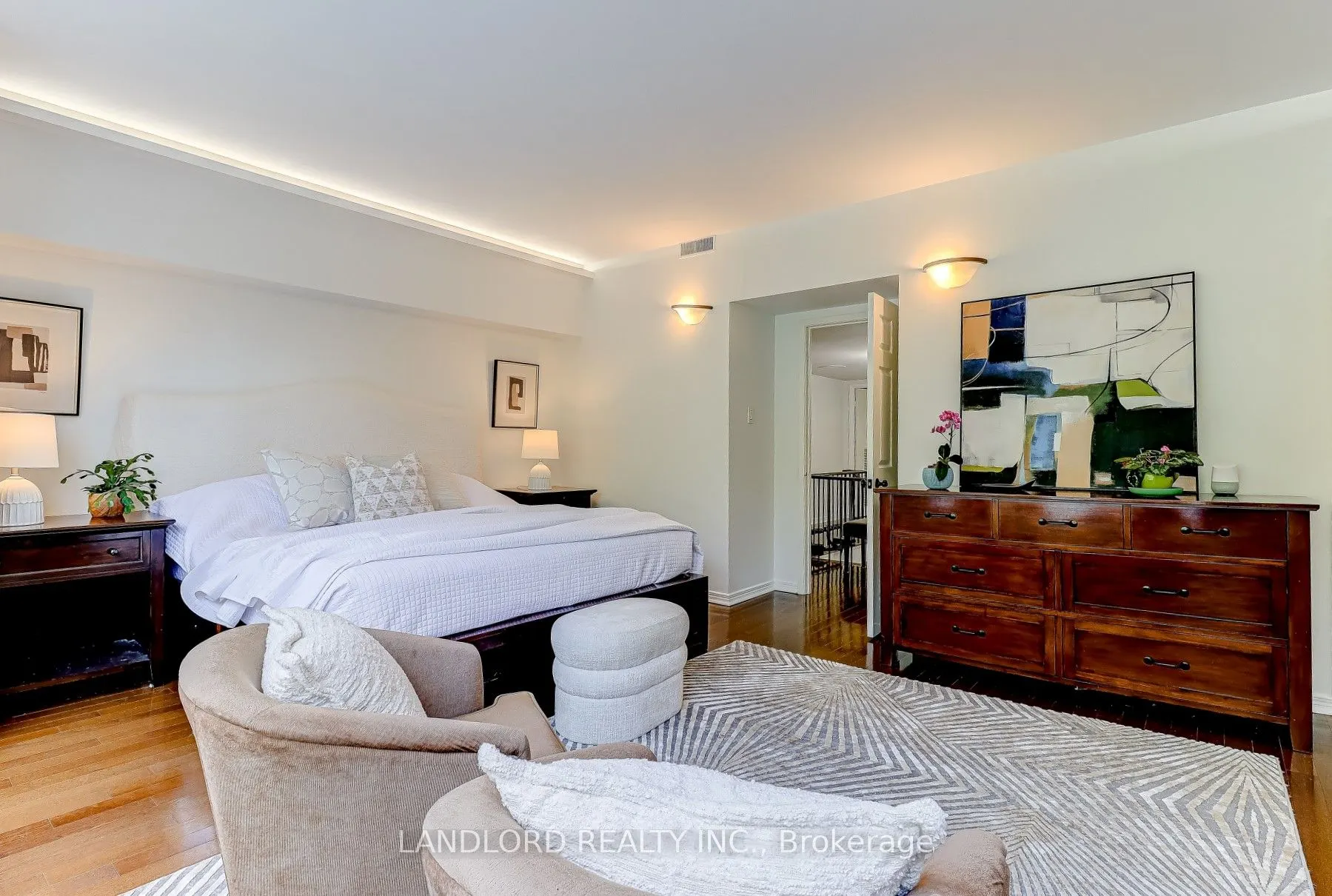 360 Bloor Street E, #207