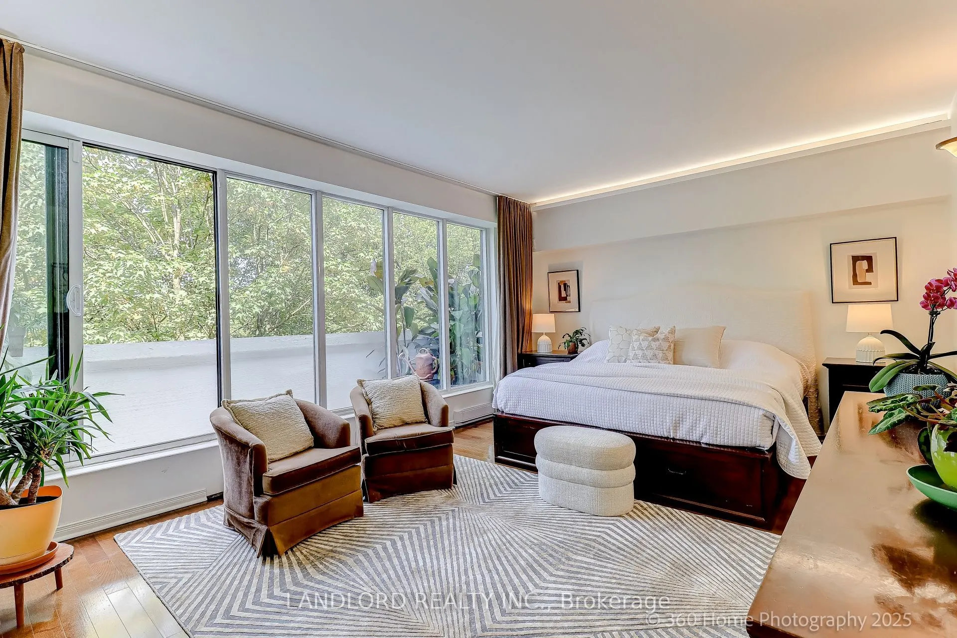 360 Bloor Street E, #207