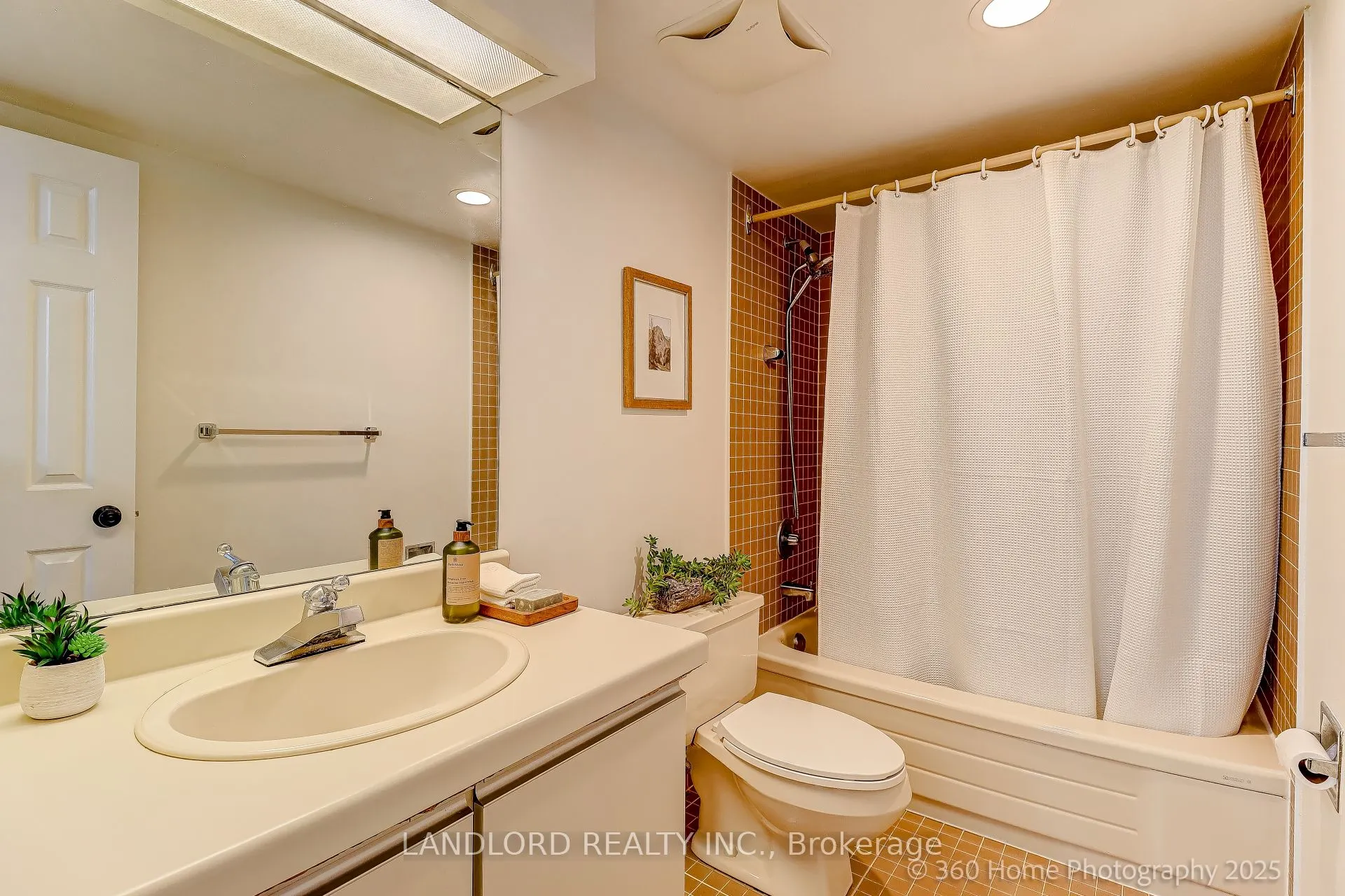 360 Bloor Street E, #207