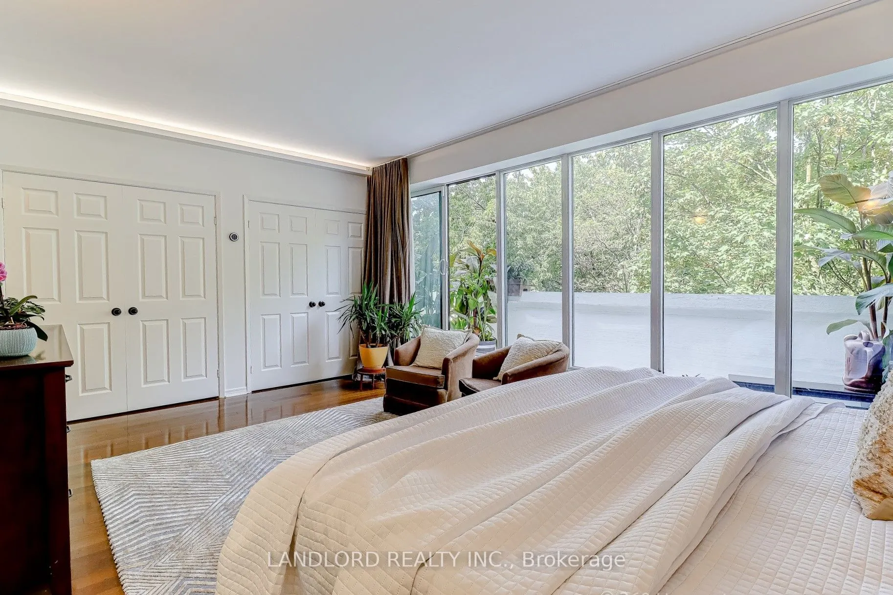 360 Bloor Street E, #207