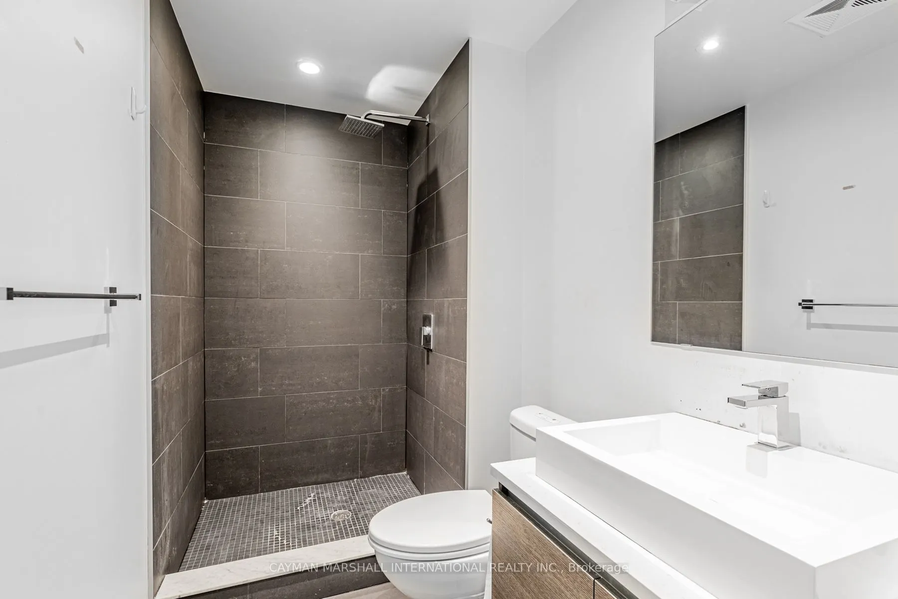 111 Bathurst Street, #708