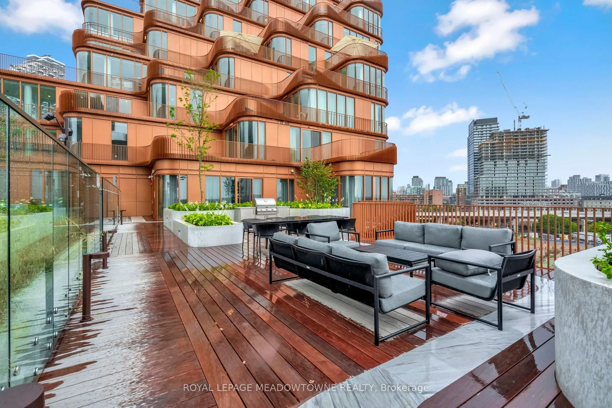 155 Merchants' Wharf, #826