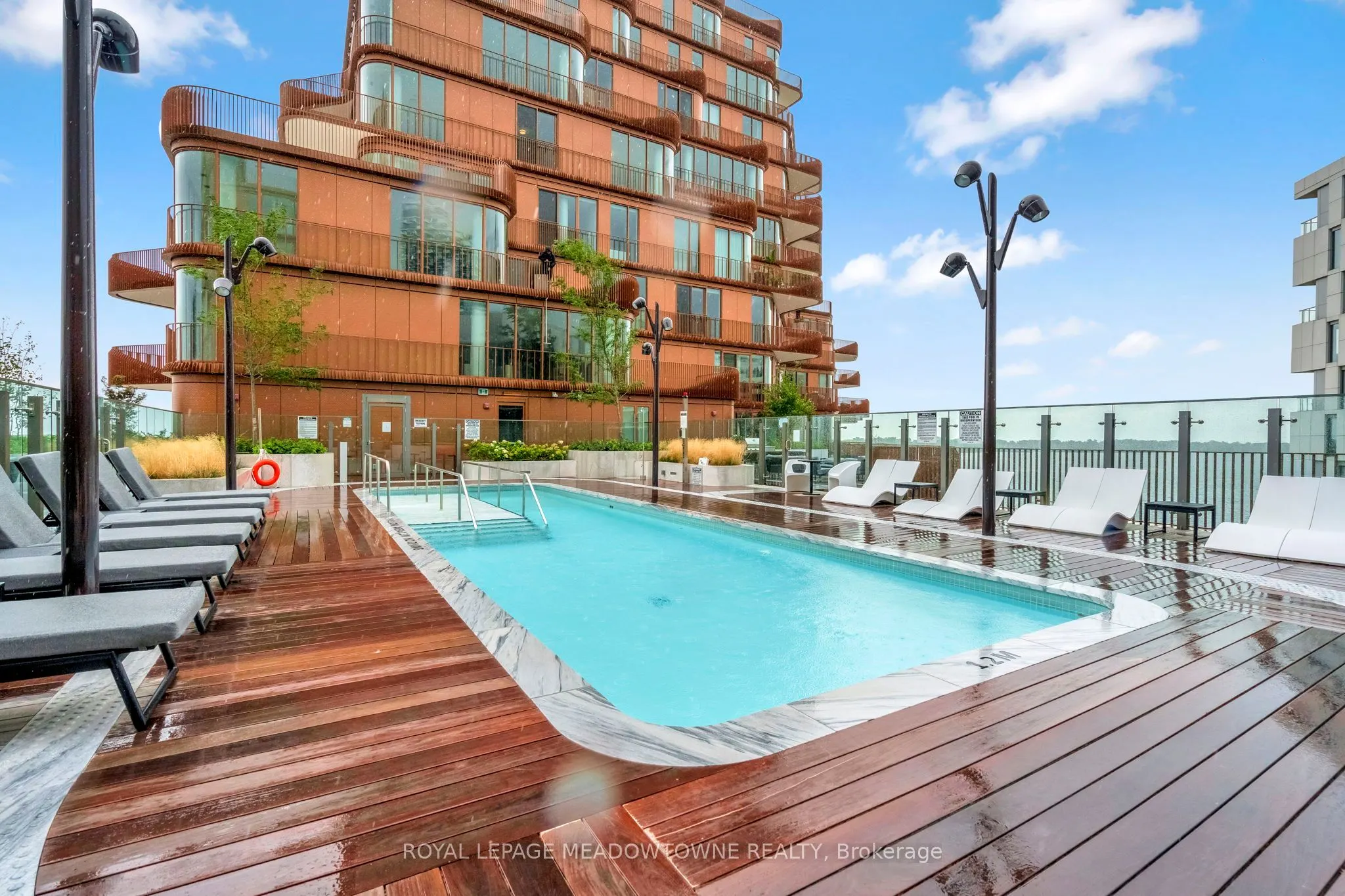 155 Merchants' Wharf, #826