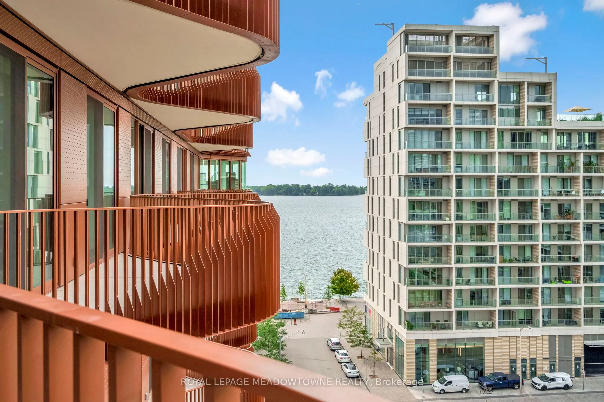 155 Merchants' Wharf, #826