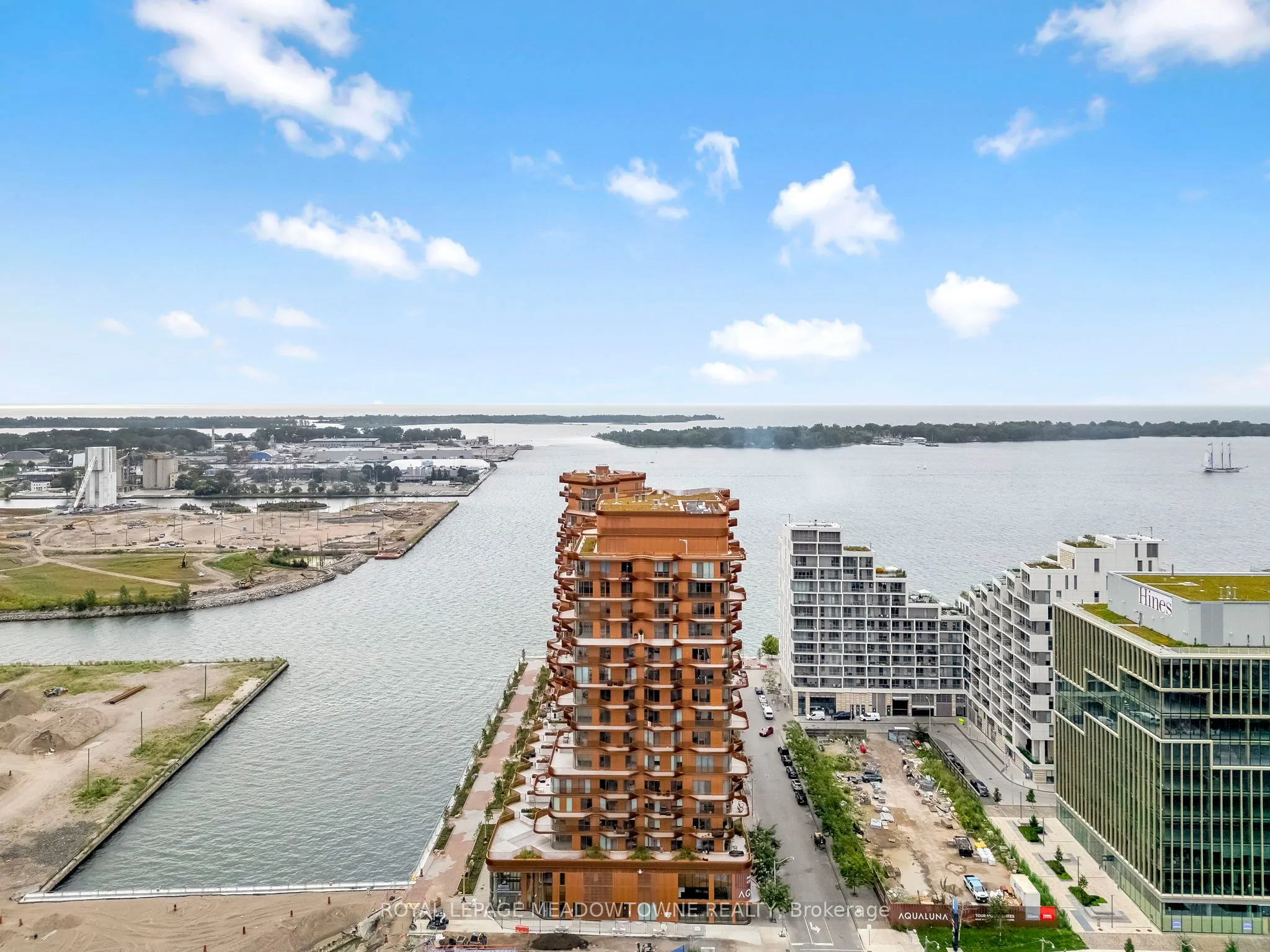 155 Merchants' Wharf, #826