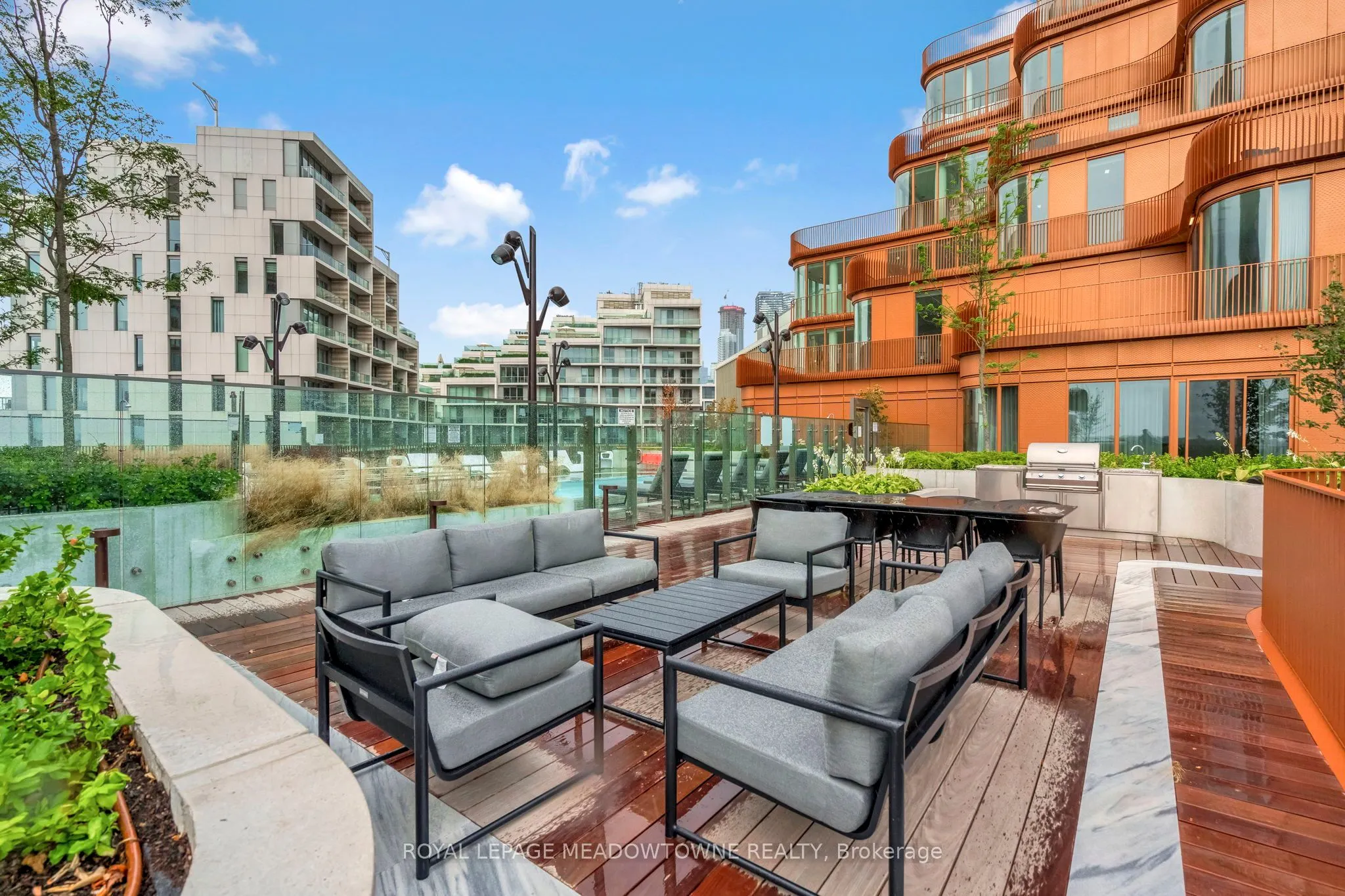 155 Merchants' Wharf, #826