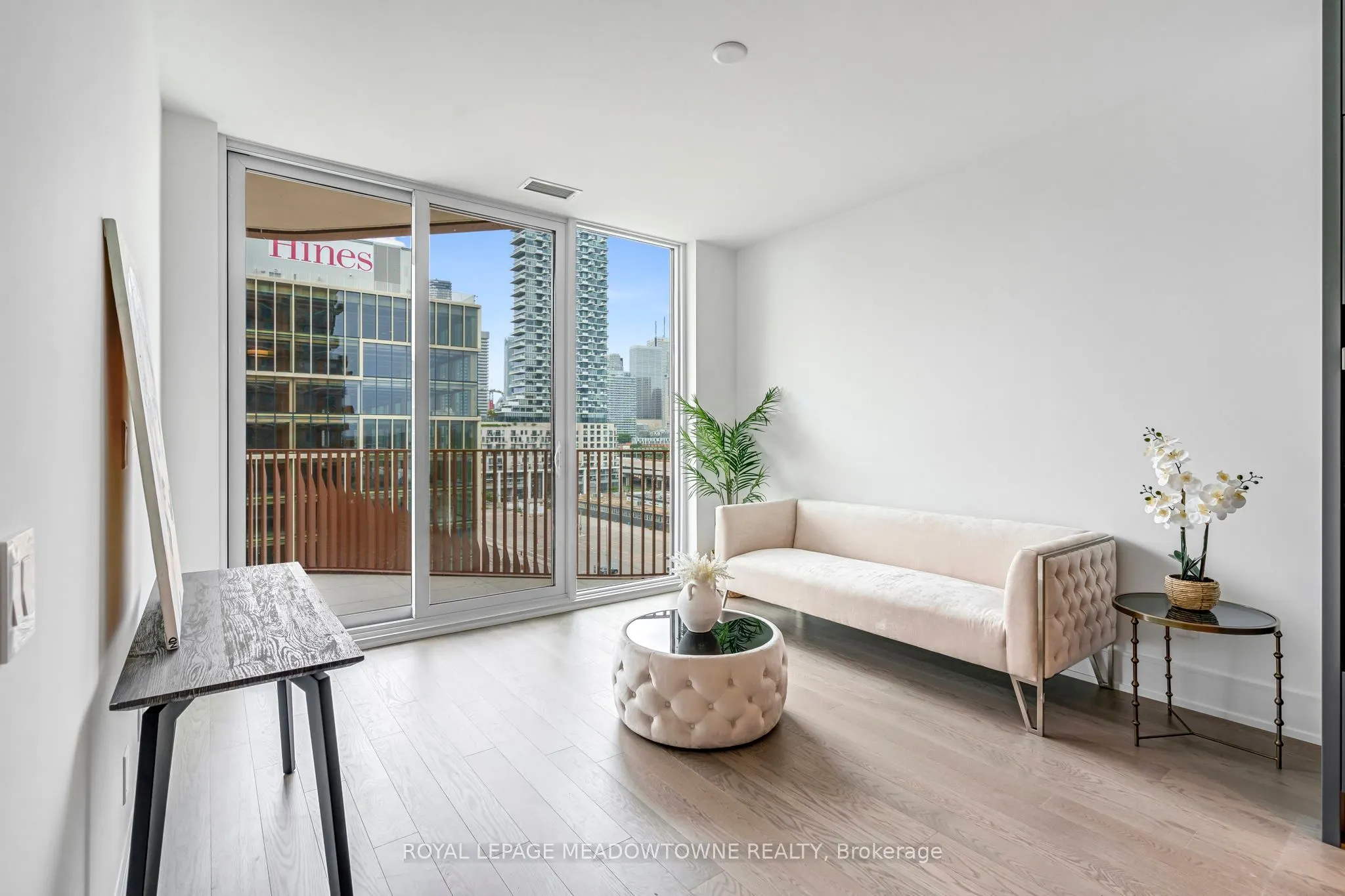 155 Merchants' Wharf, #826