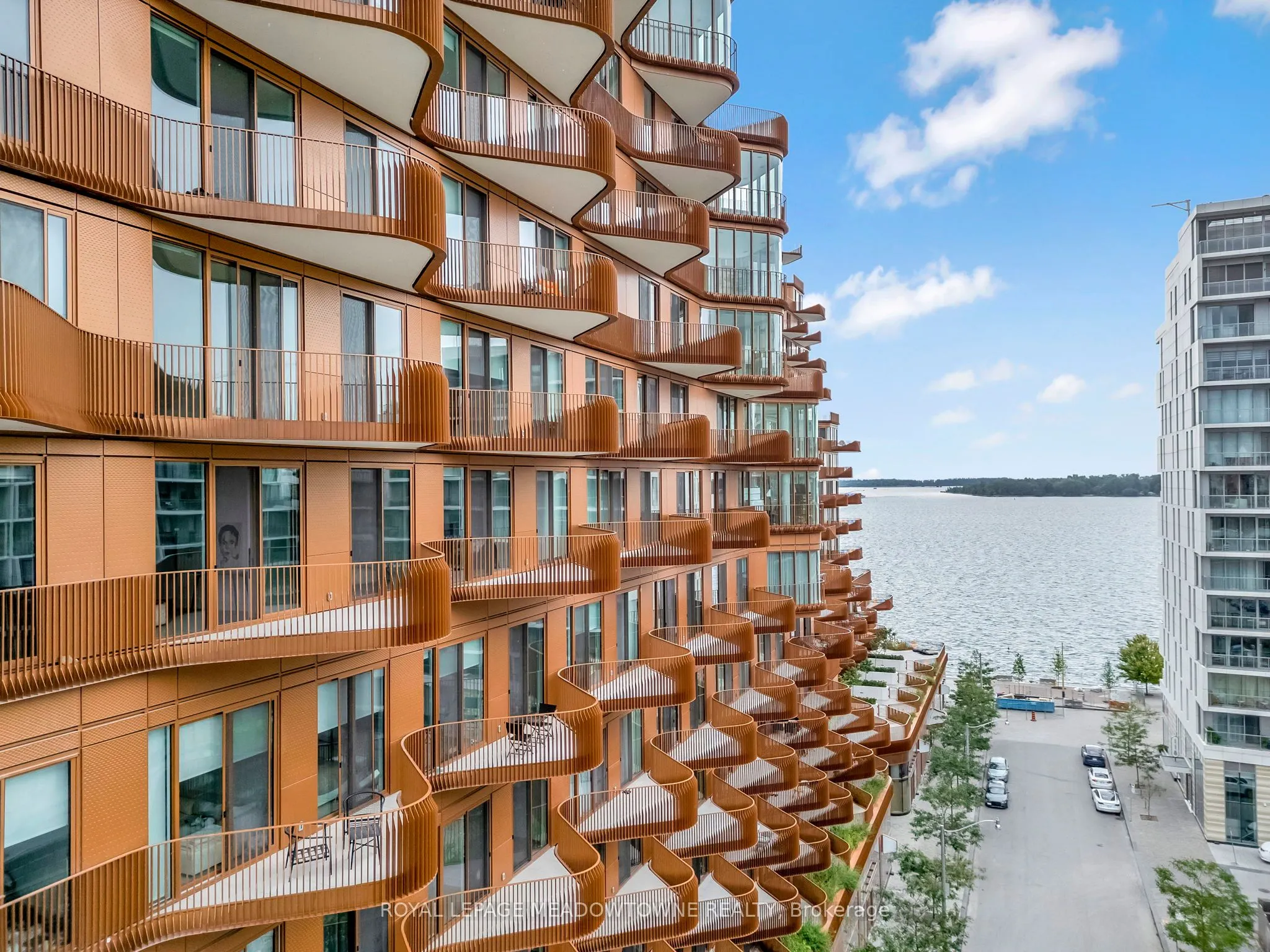 155 Merchants' Wharf, #826