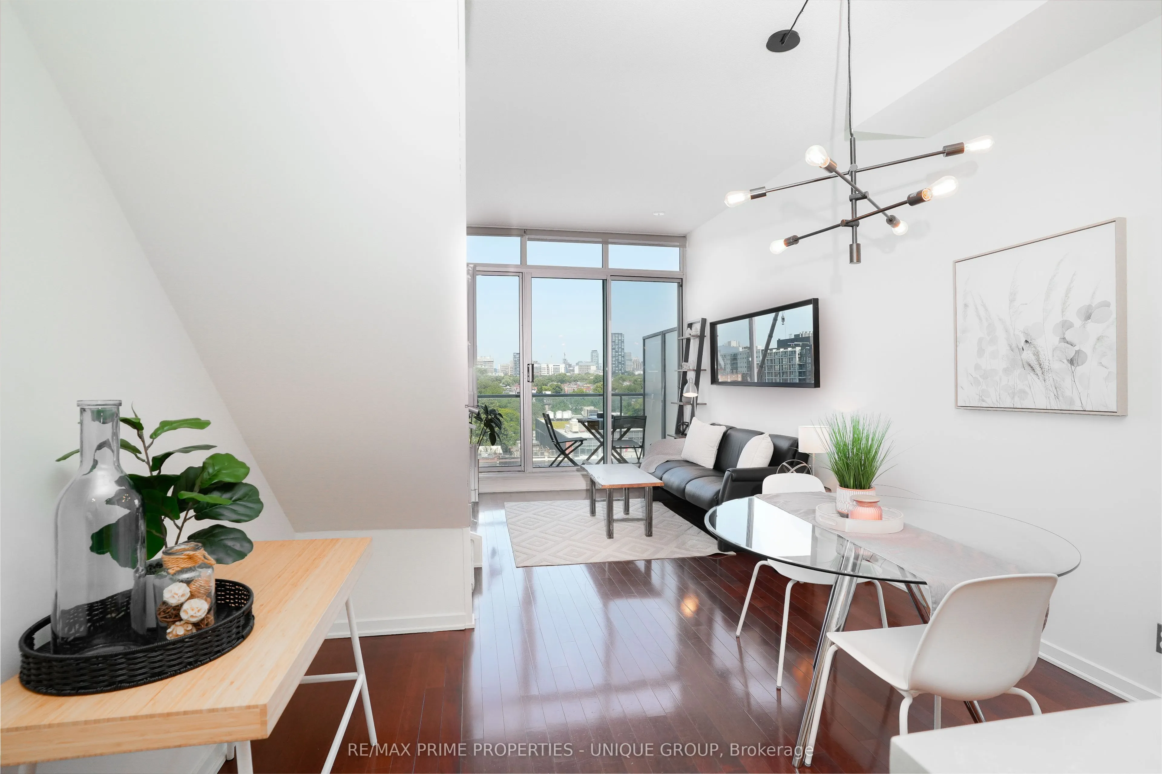 388 Richmond Street W, #923