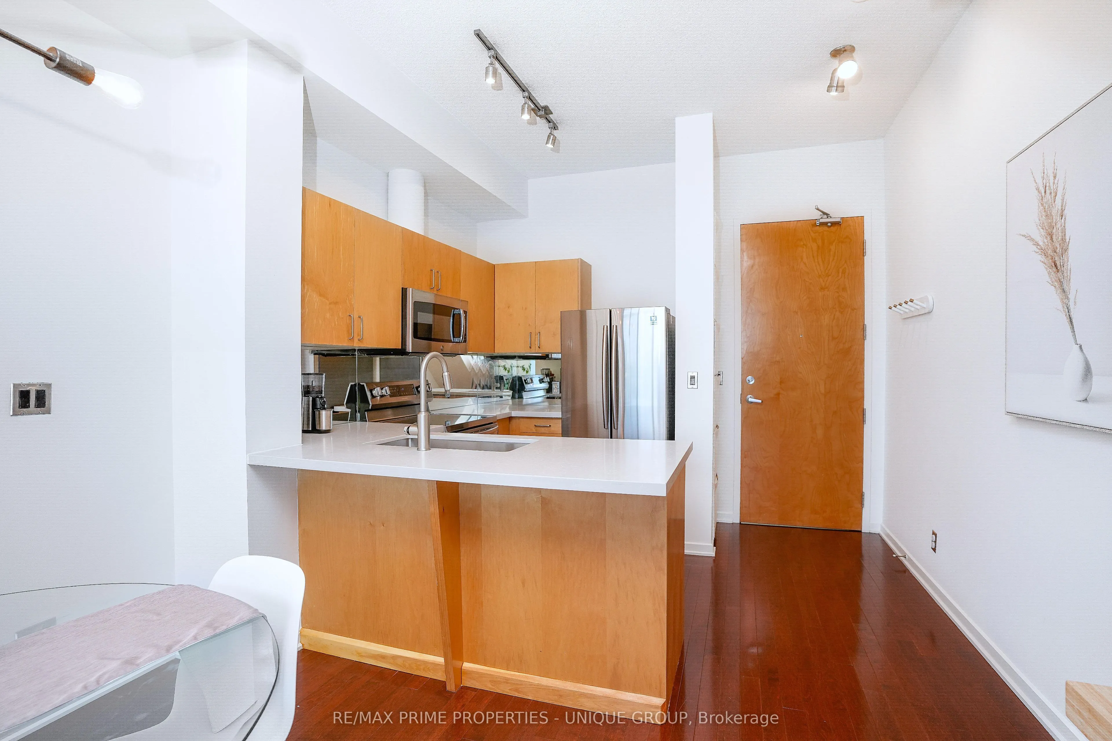 388 Richmond Street W, #923