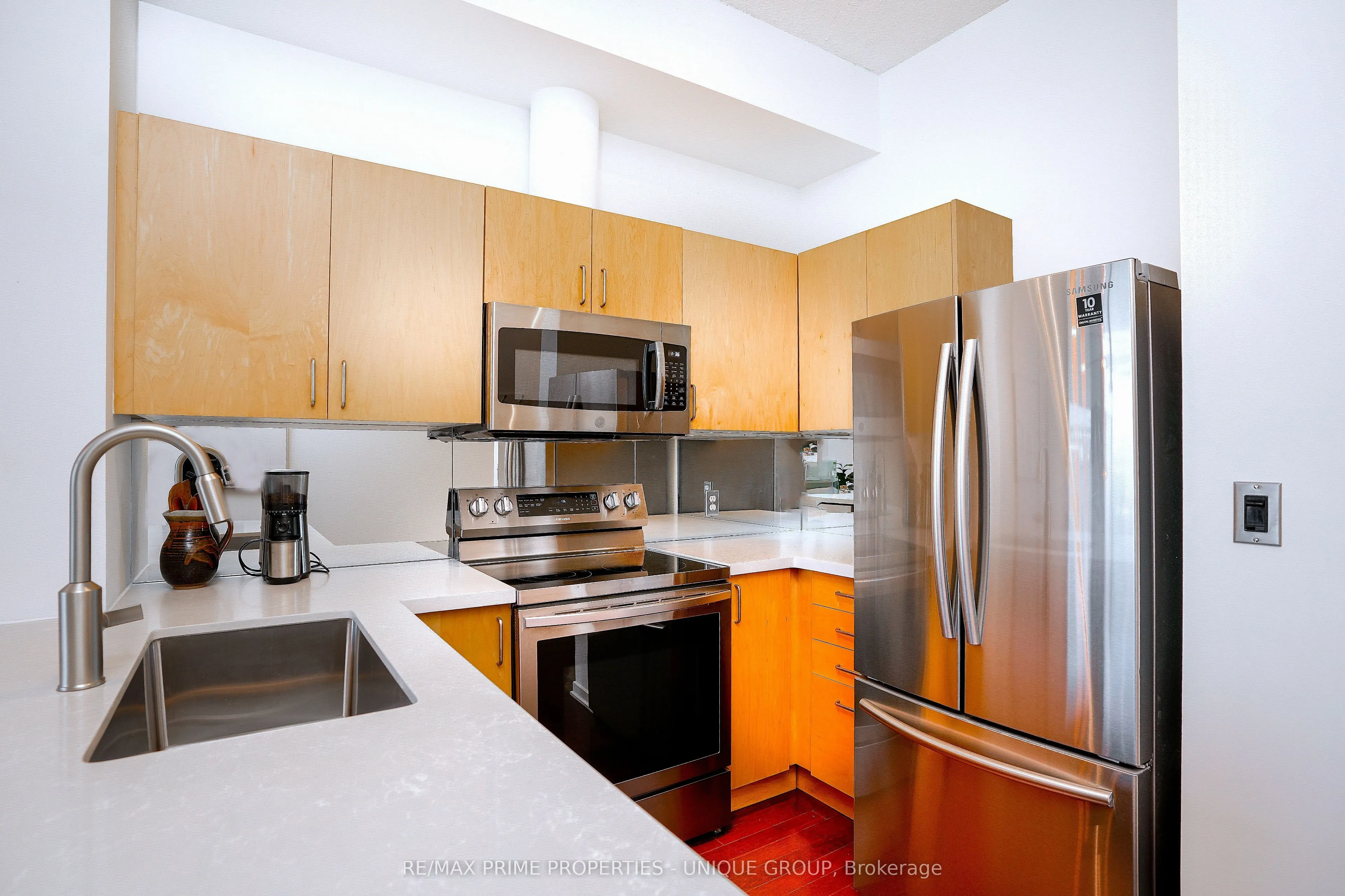388 Richmond Street W, #923