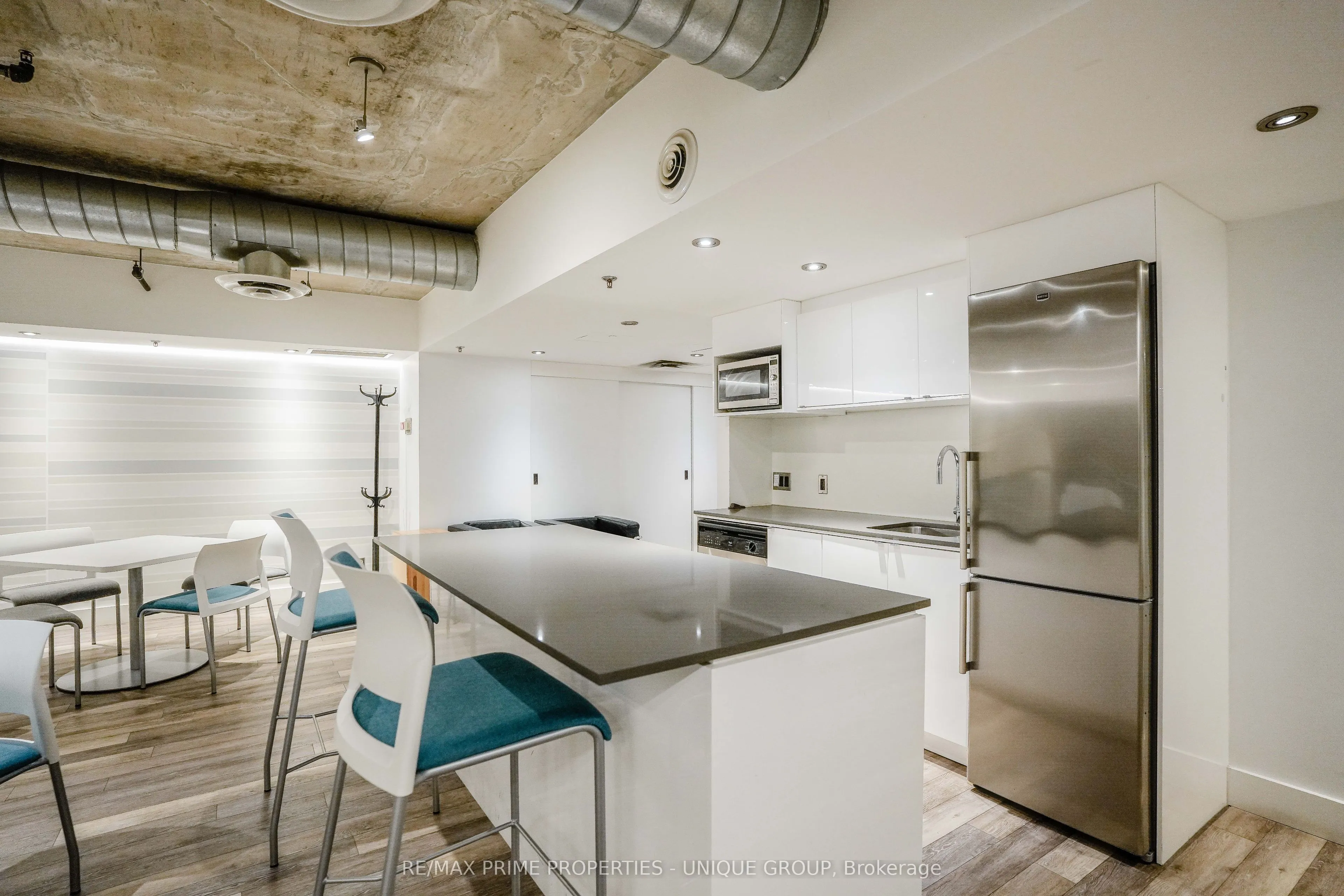 388 Richmond Street W, #923