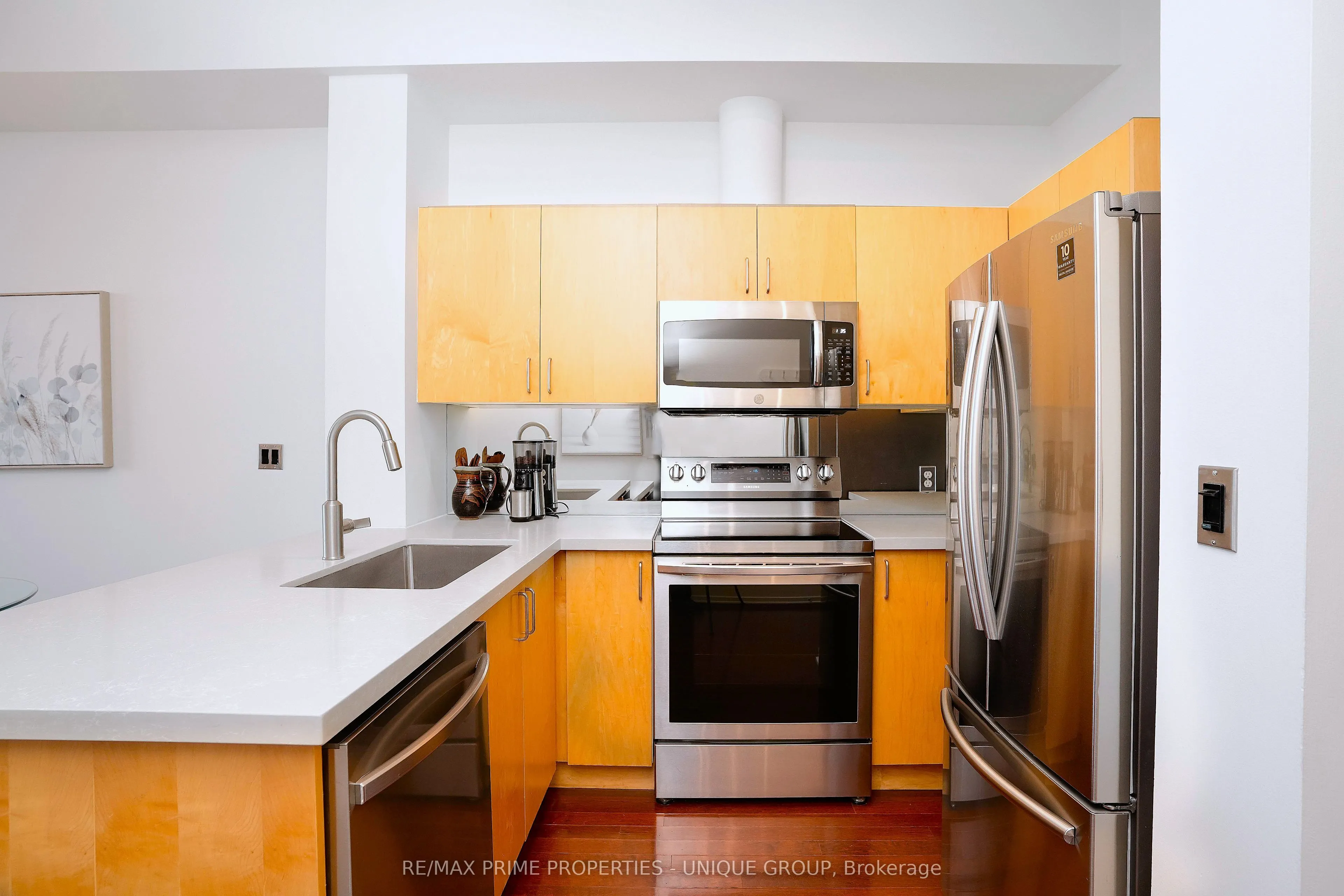 388 Richmond Street W, #923