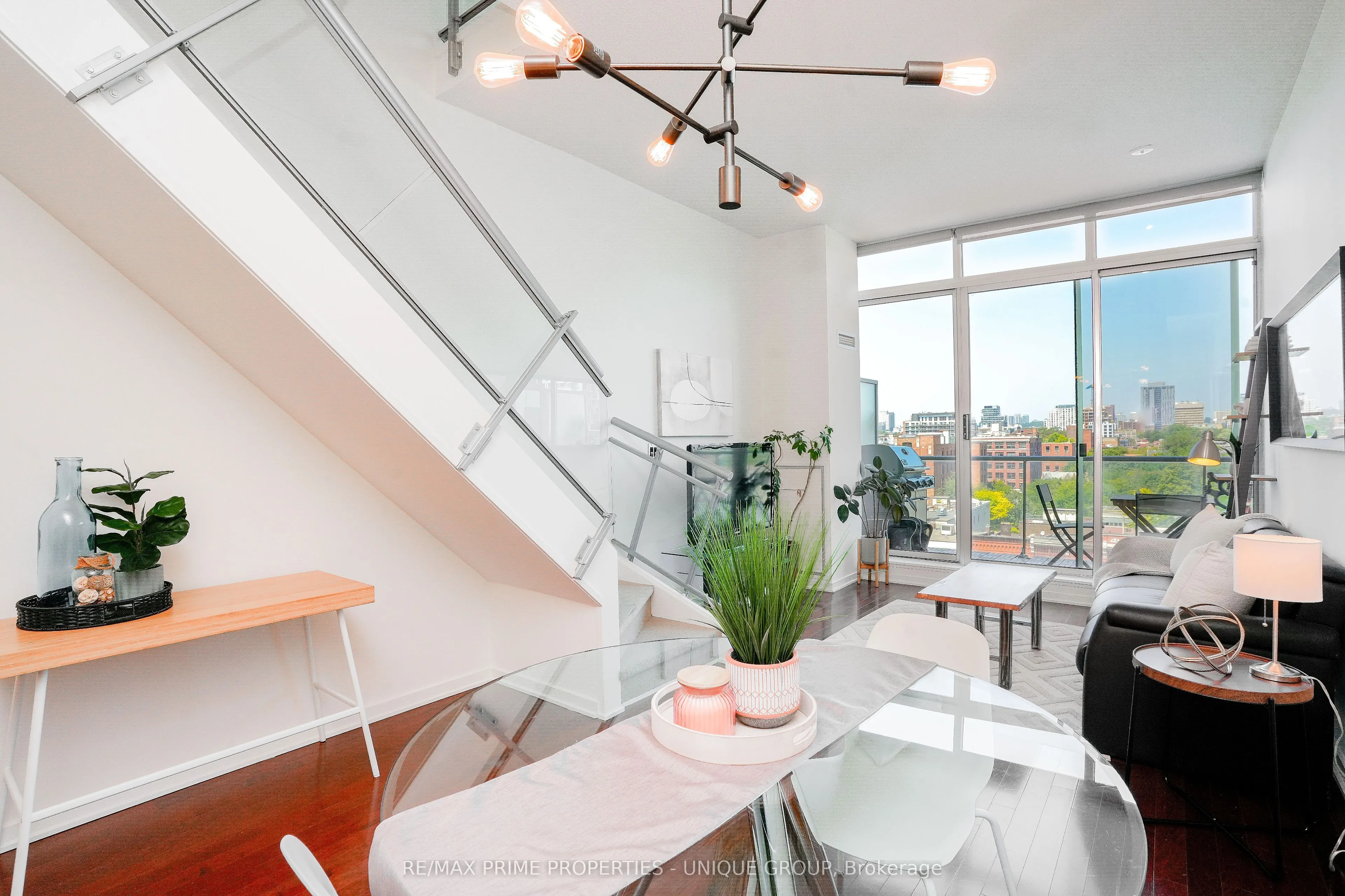 388 Richmond Street W, #923