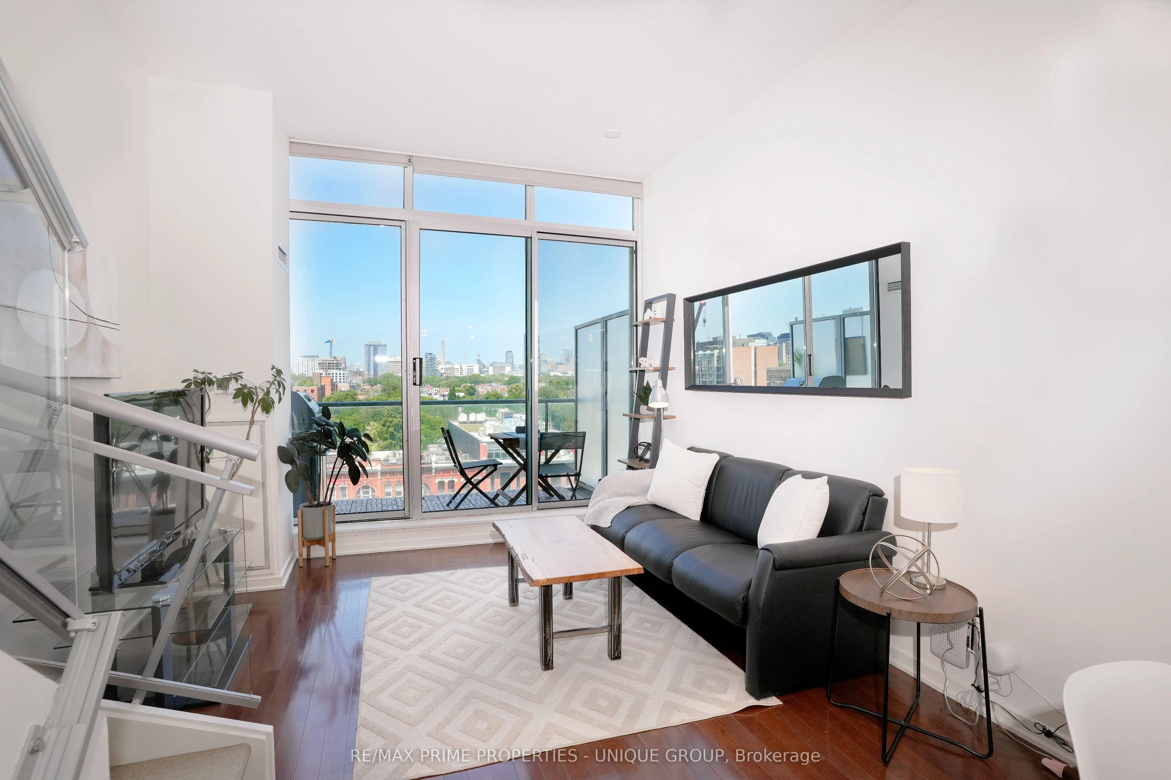388 Richmond Street W, #923
