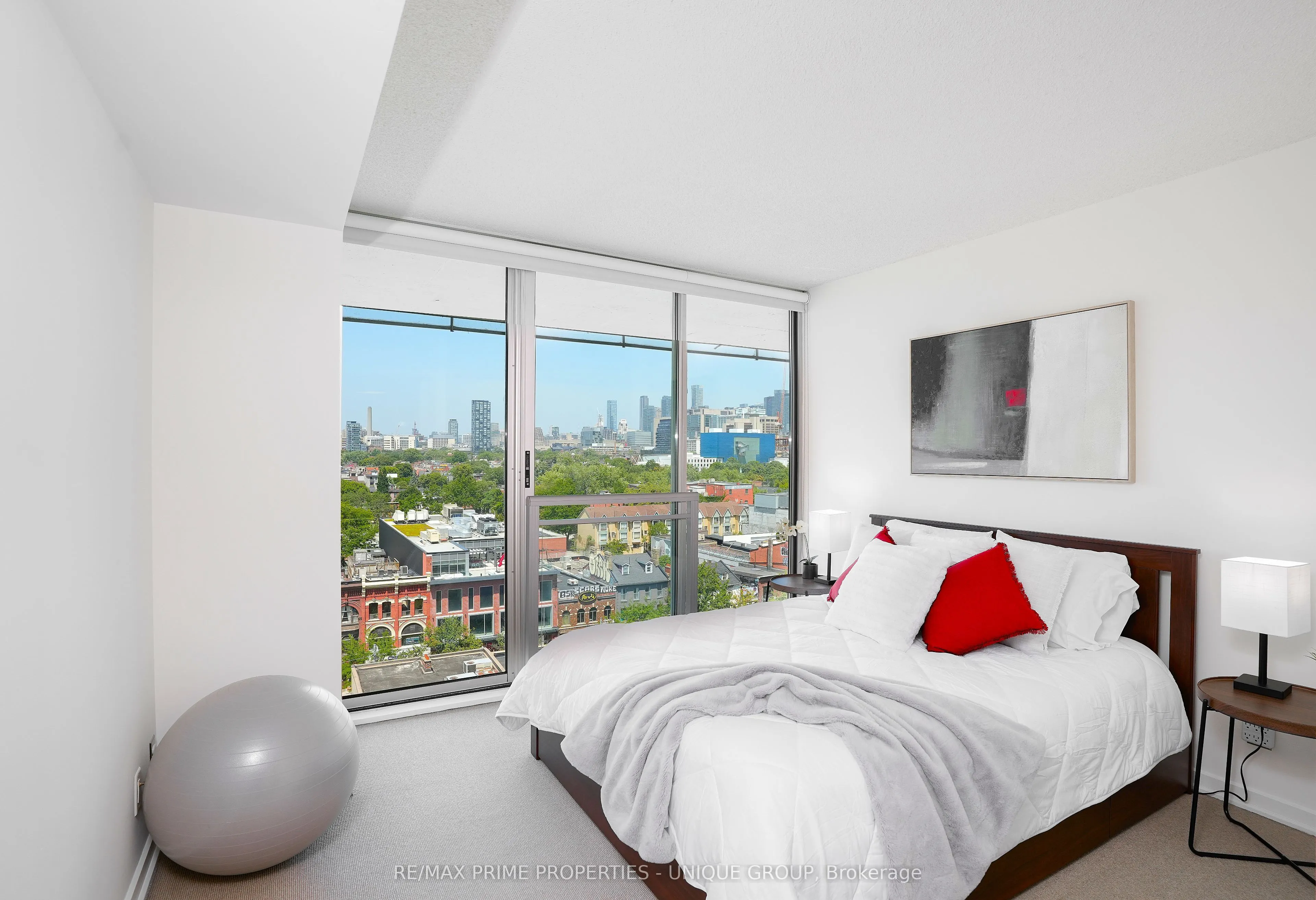 388 Richmond Street W, #923