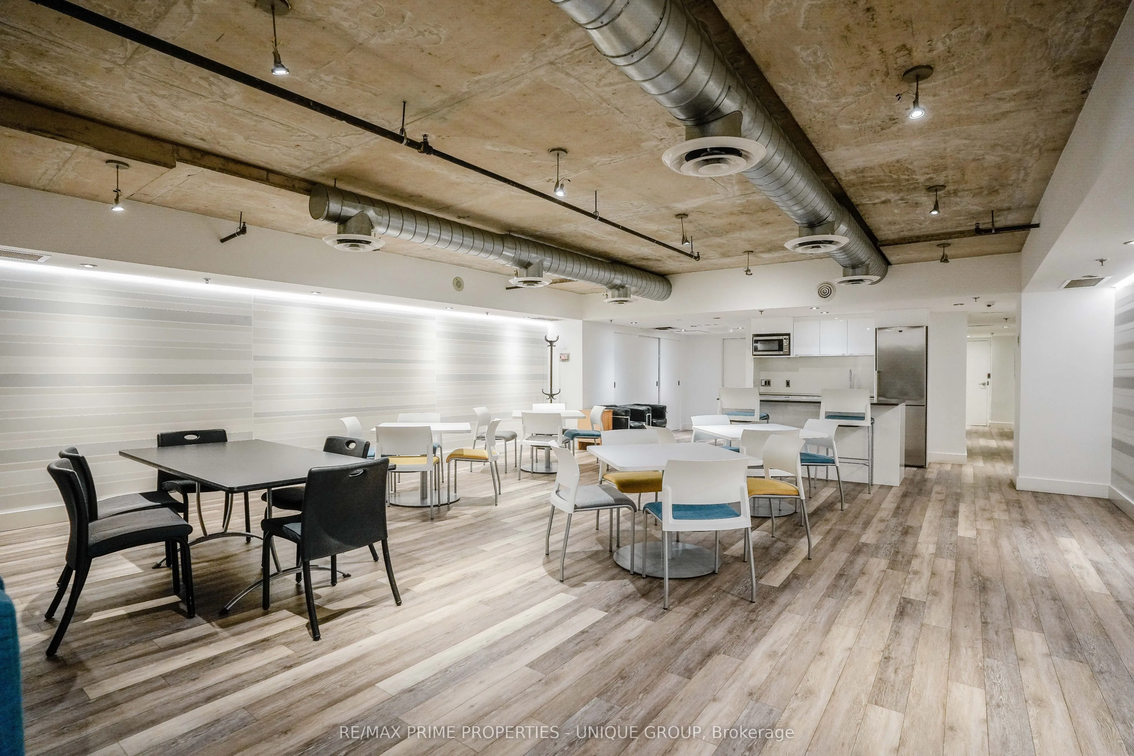 388 Richmond Street W, #923