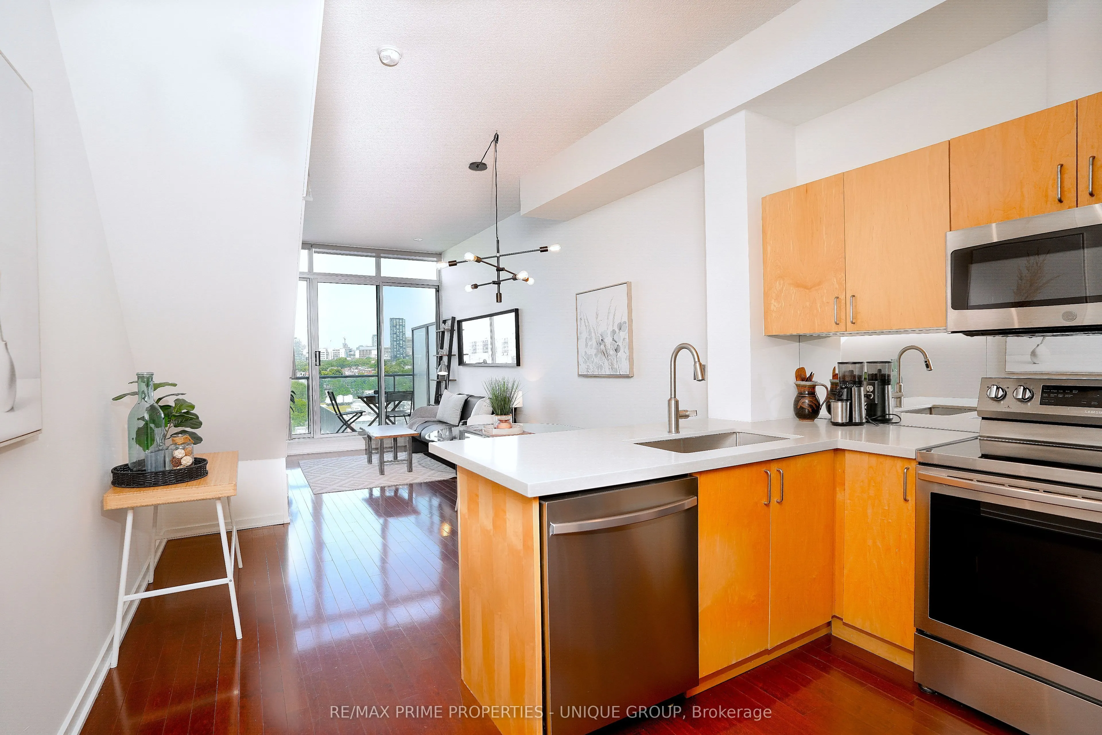 388 Richmond Street W, #923