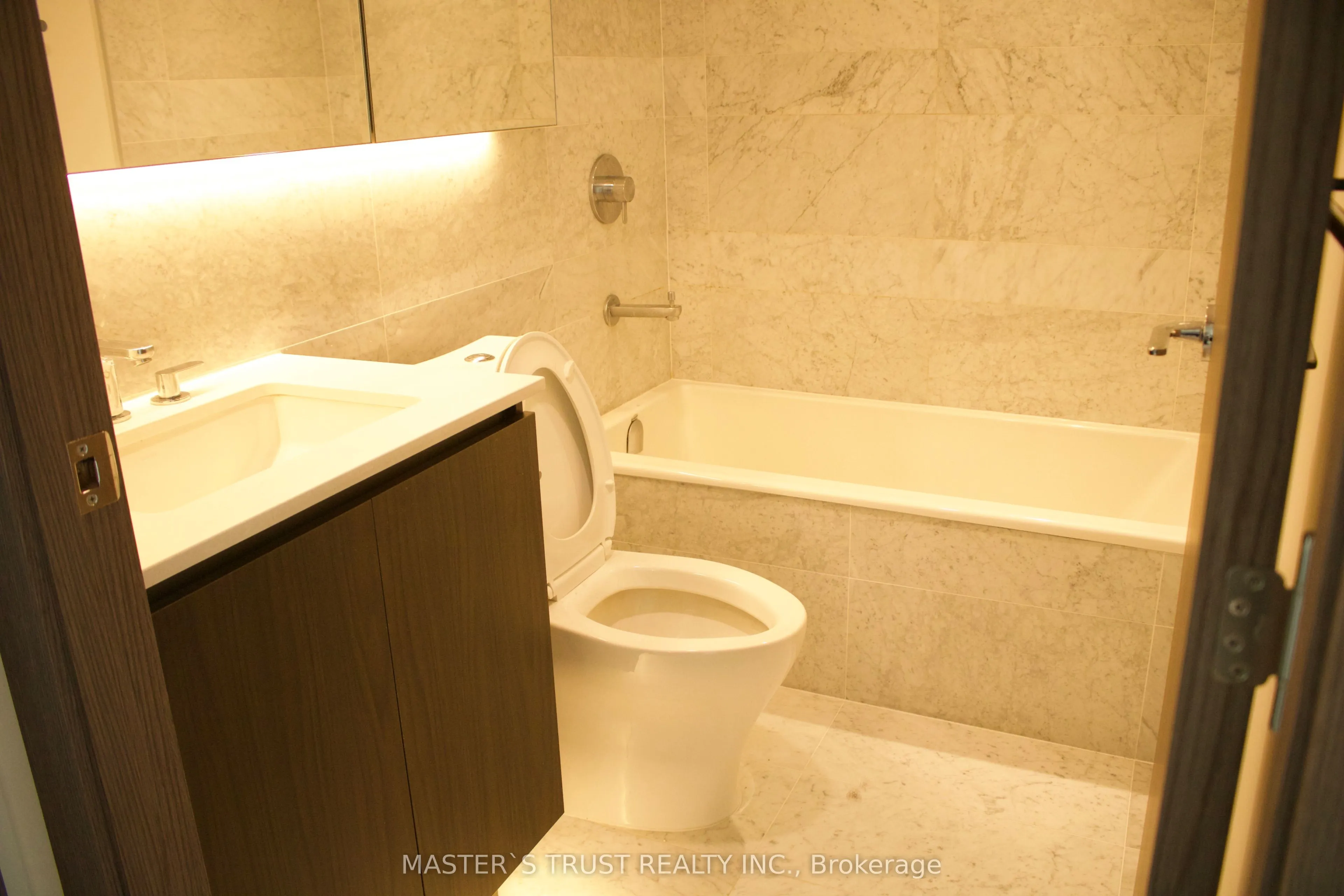 17 Bathurst Street, #1012
