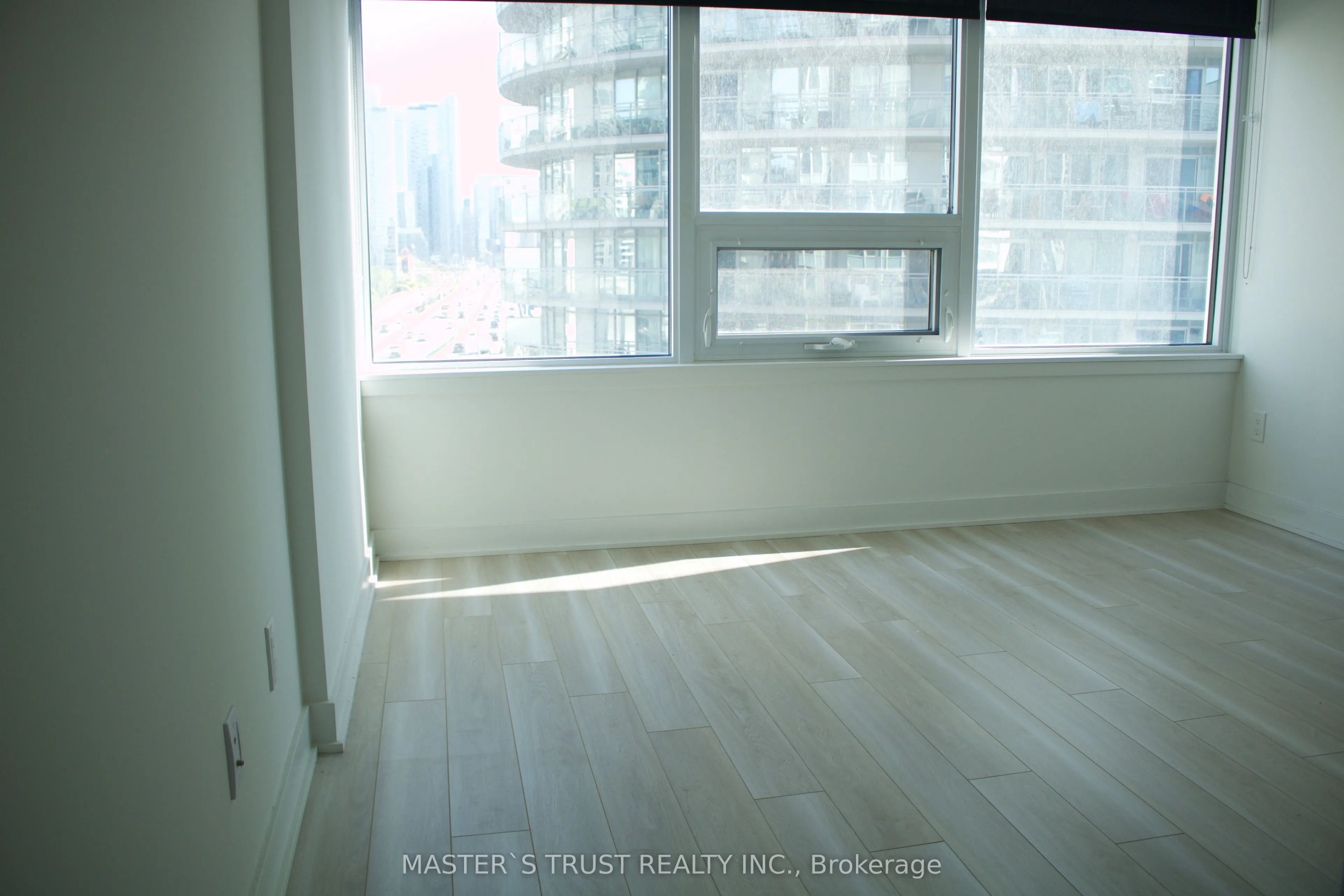 17 Bathurst Street, #1012