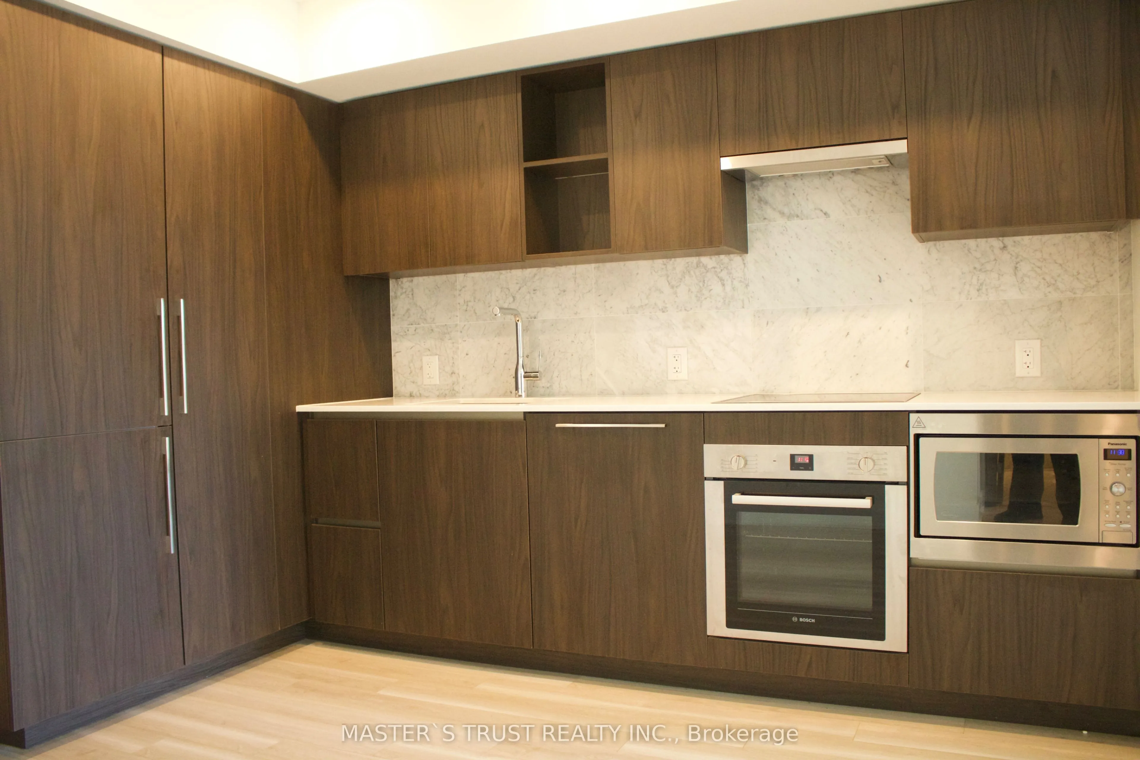 17 Bathurst Street, #1012