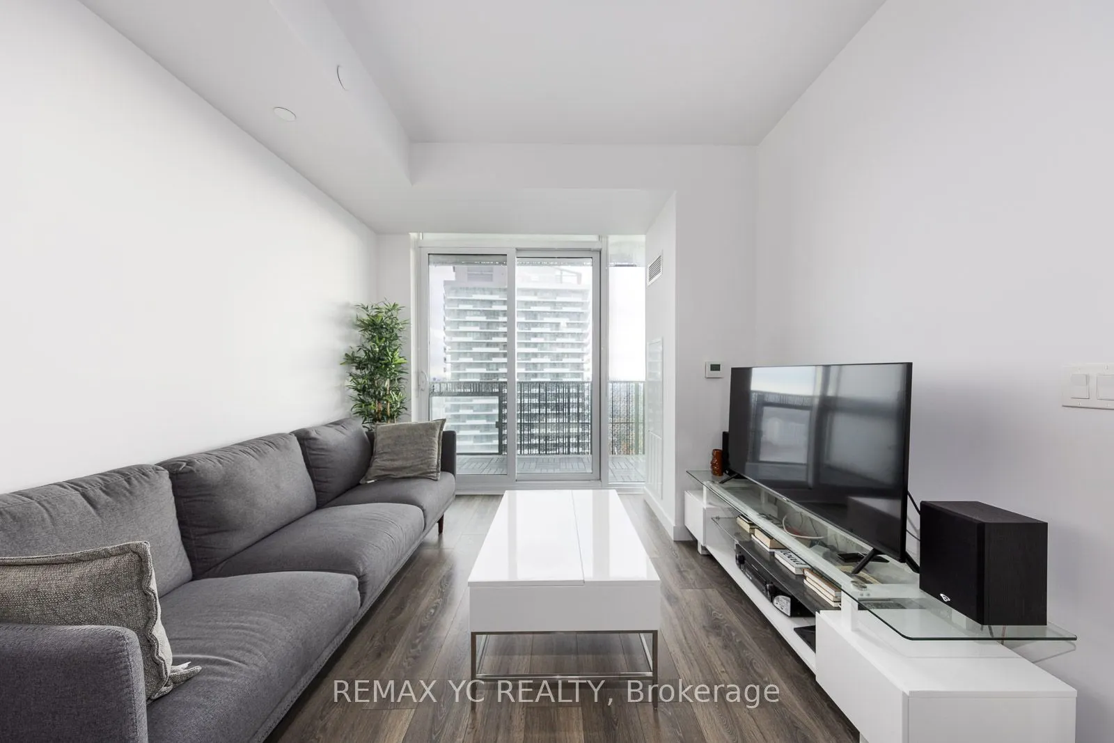 8 Eglinton Avenue E, #4801