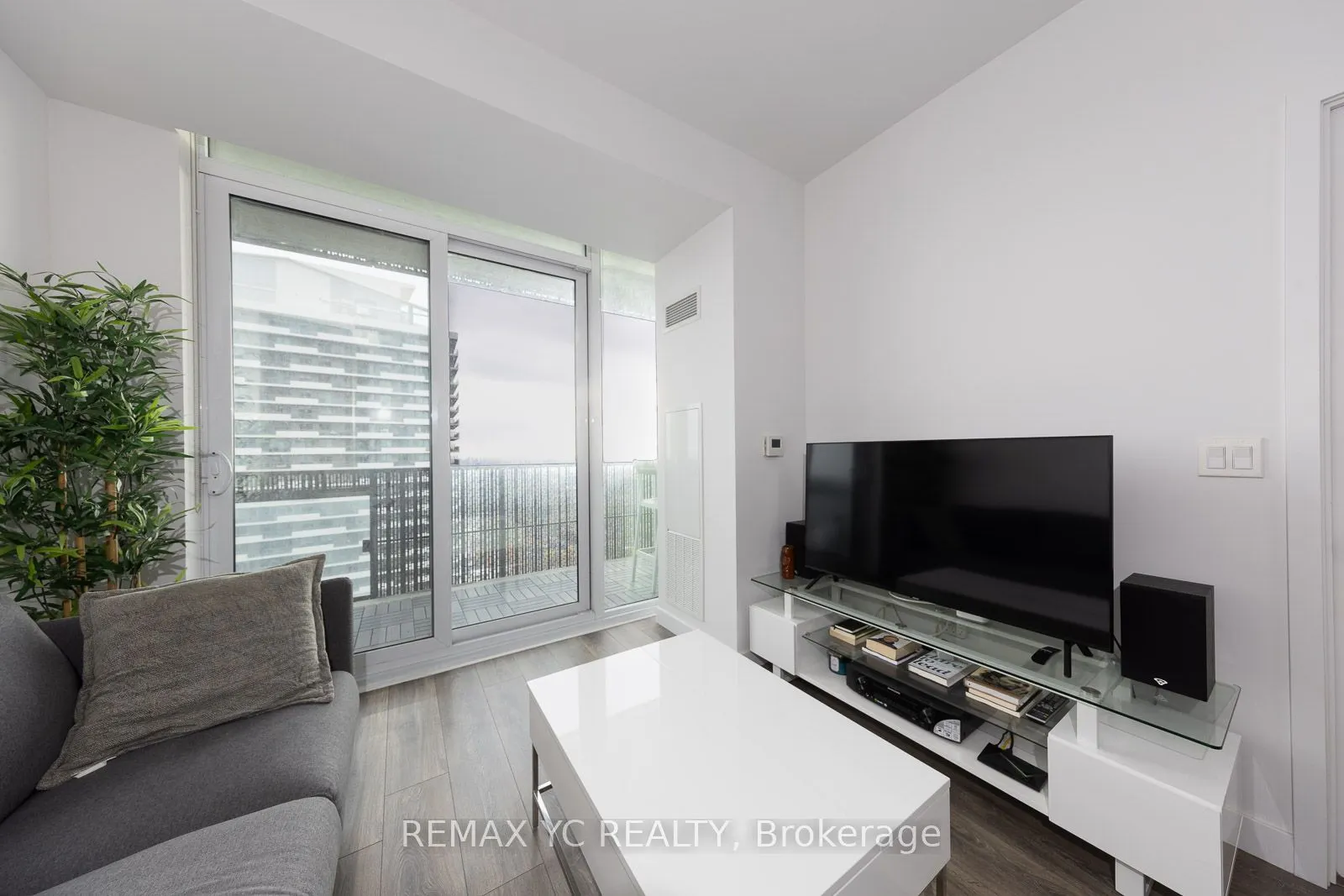 8 Eglinton Avenue E, #4801