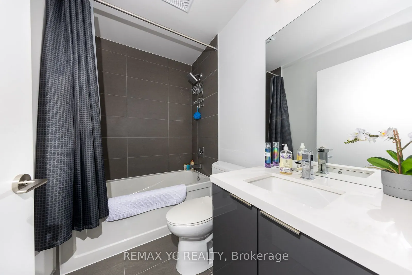 8 Eglinton Avenue E, #4801