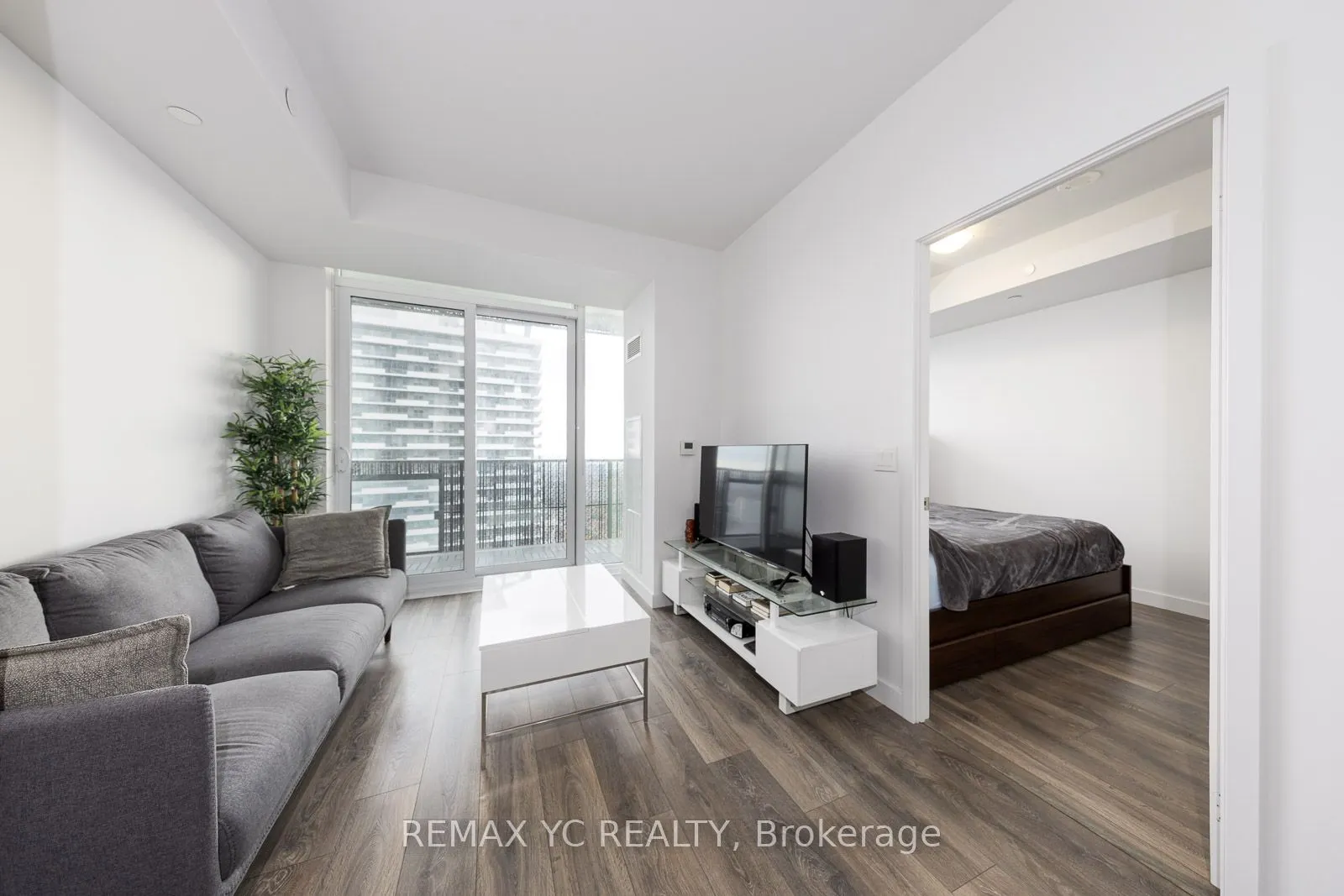 8 Eglinton Avenue E, #4801