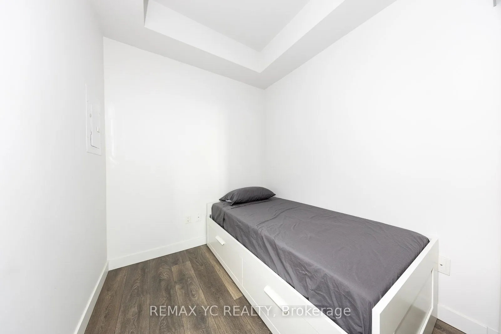 8 Eglinton Avenue E, #4801