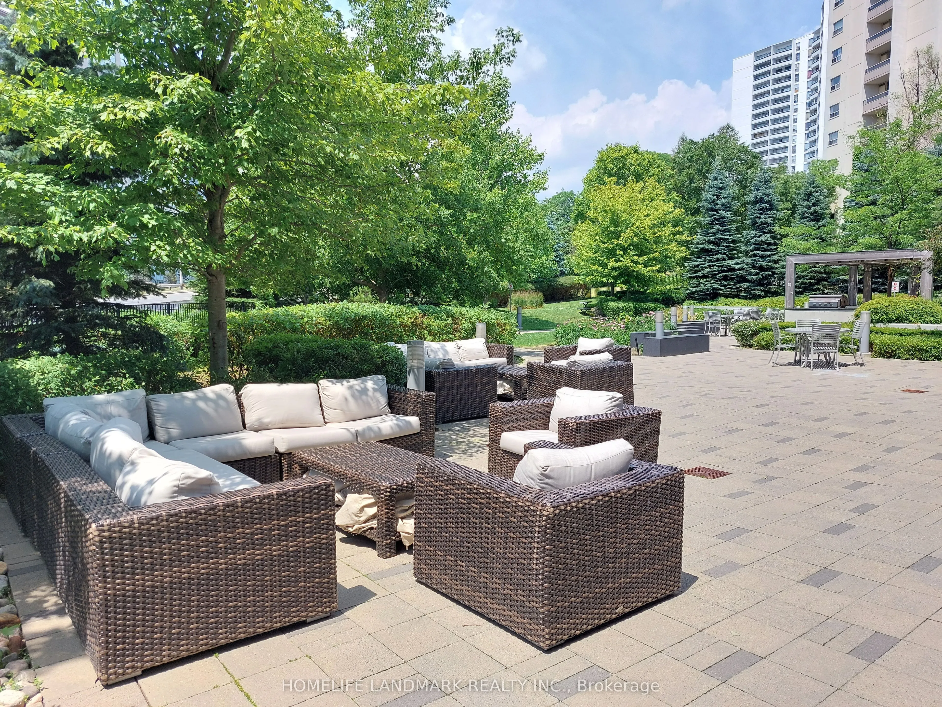 18 Graydon Hall Drive, #609