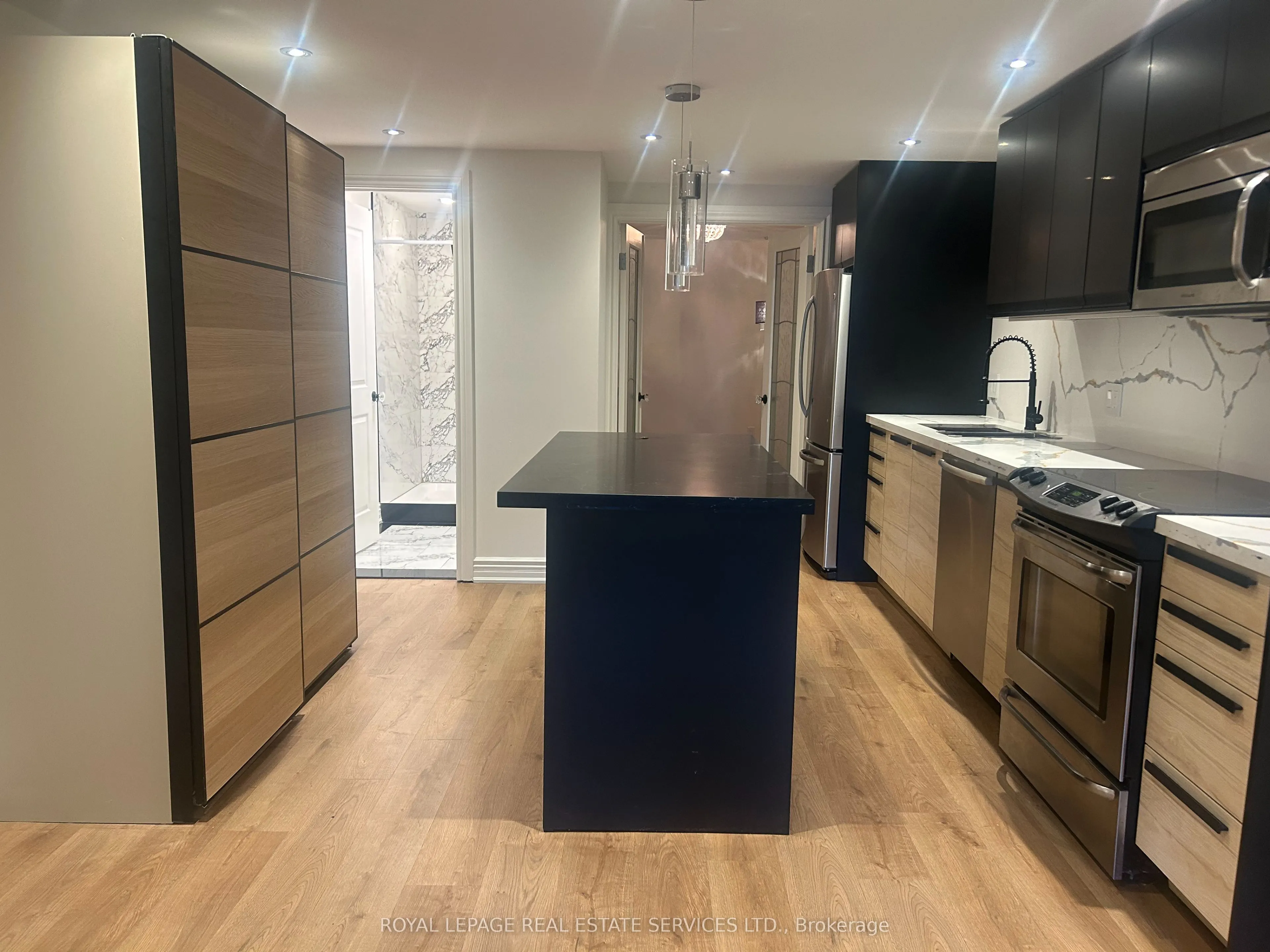 33 Woodlawn Avenue E, #L
