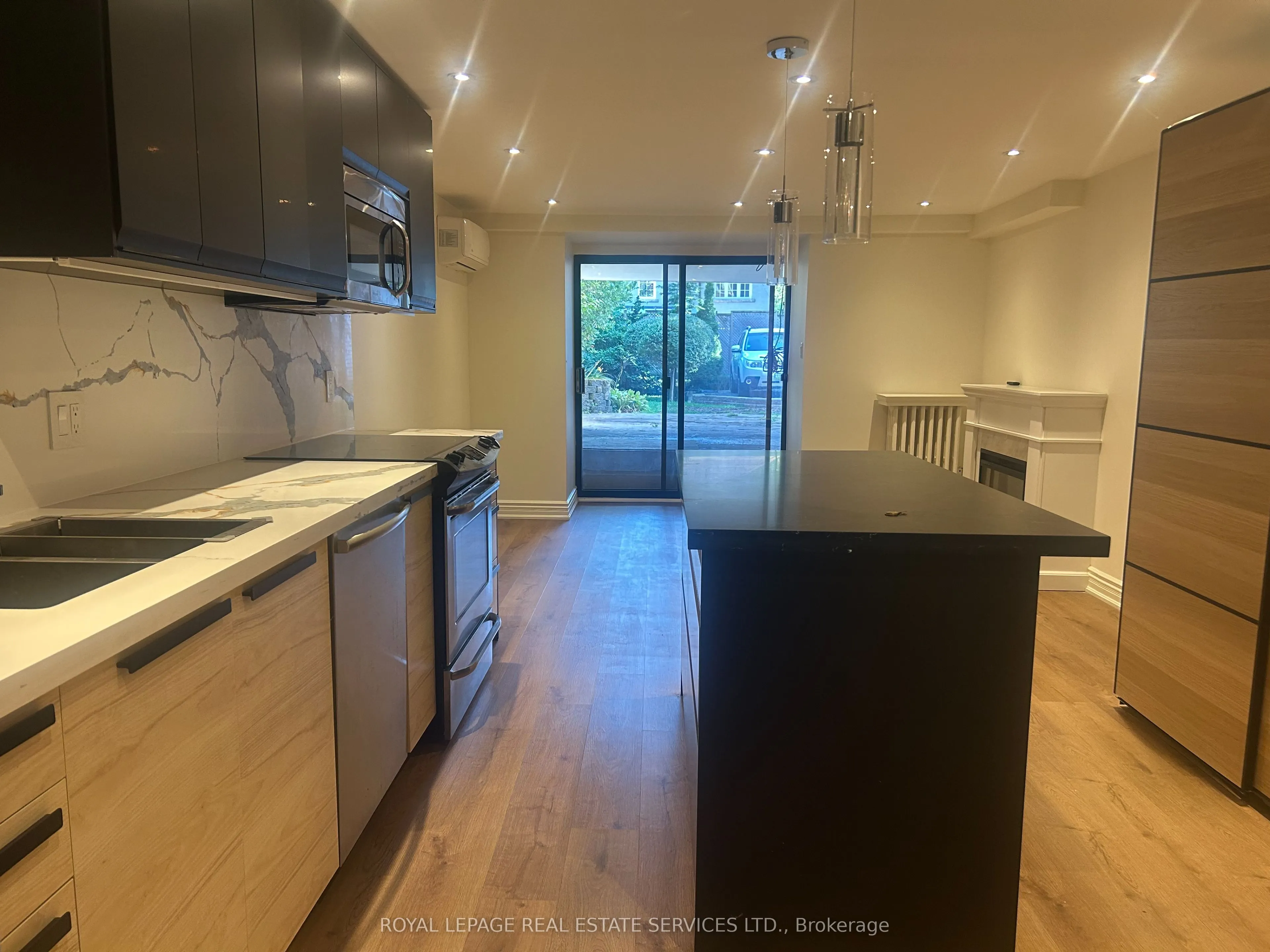 33 Woodlawn Avenue E, #L