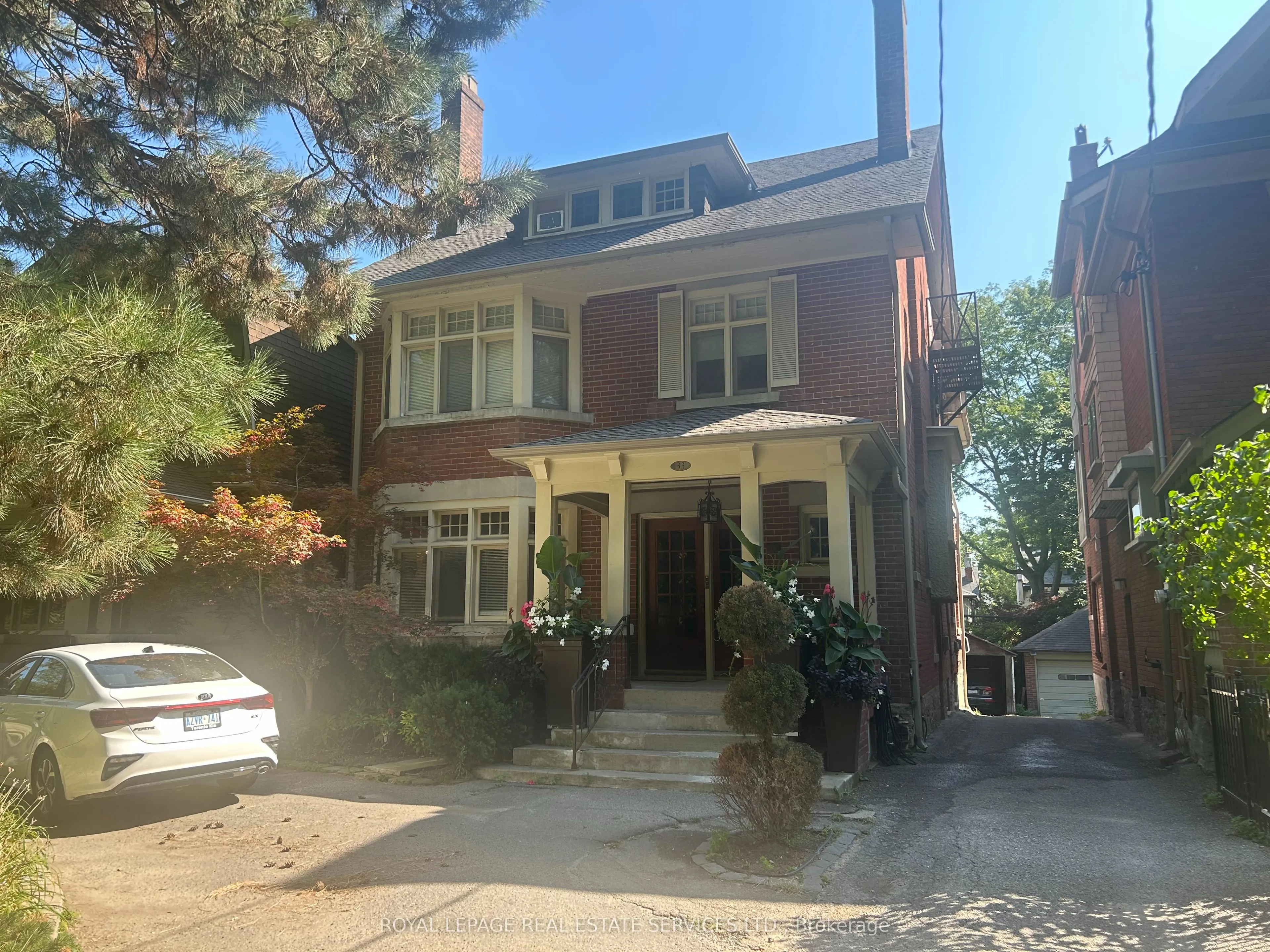 33 Woodlawn Avenue E, #L