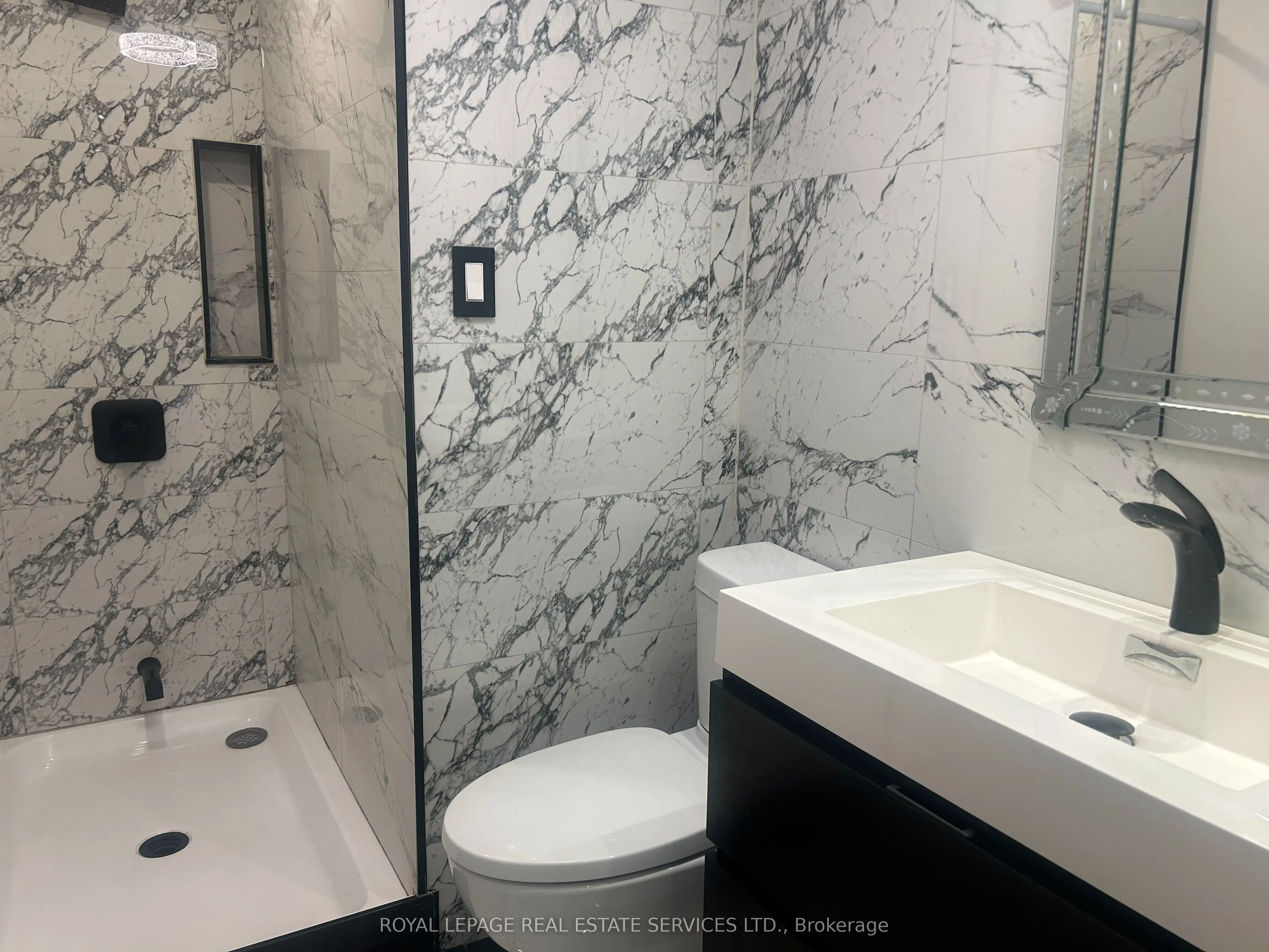33 Woodlawn Avenue E, #L