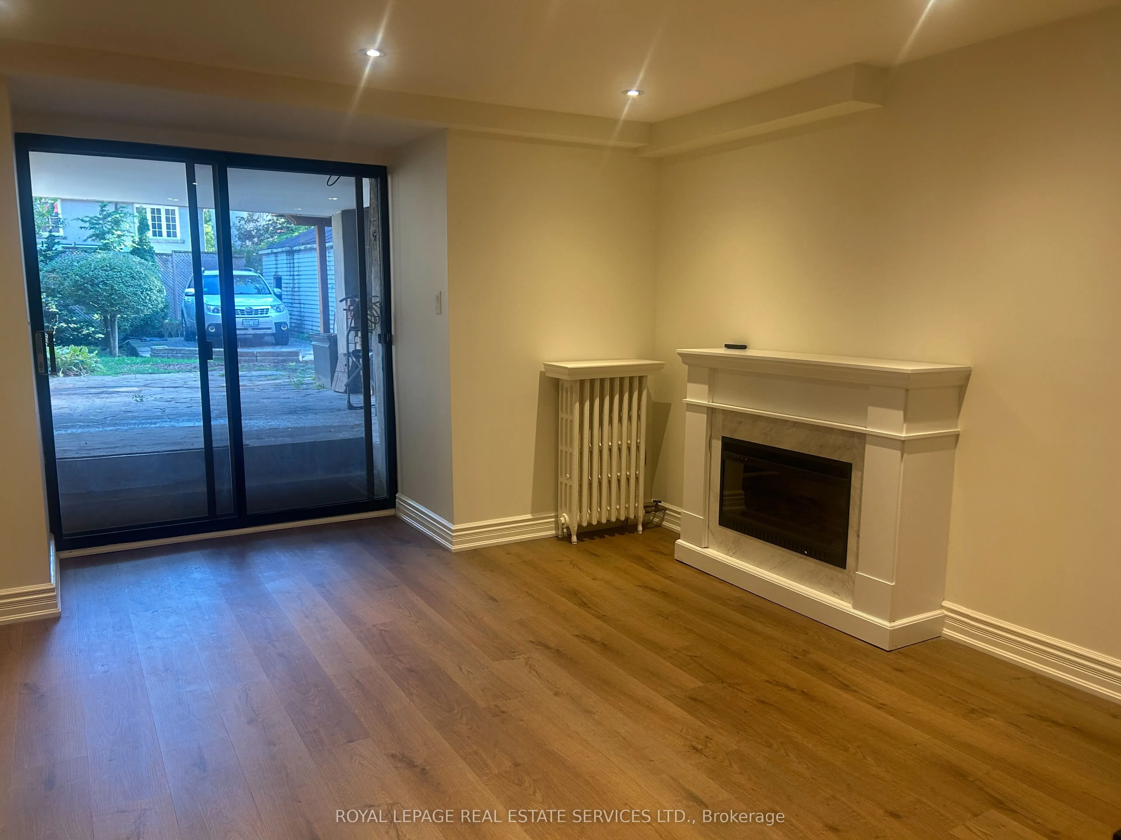 33 Woodlawn Avenue E, #L