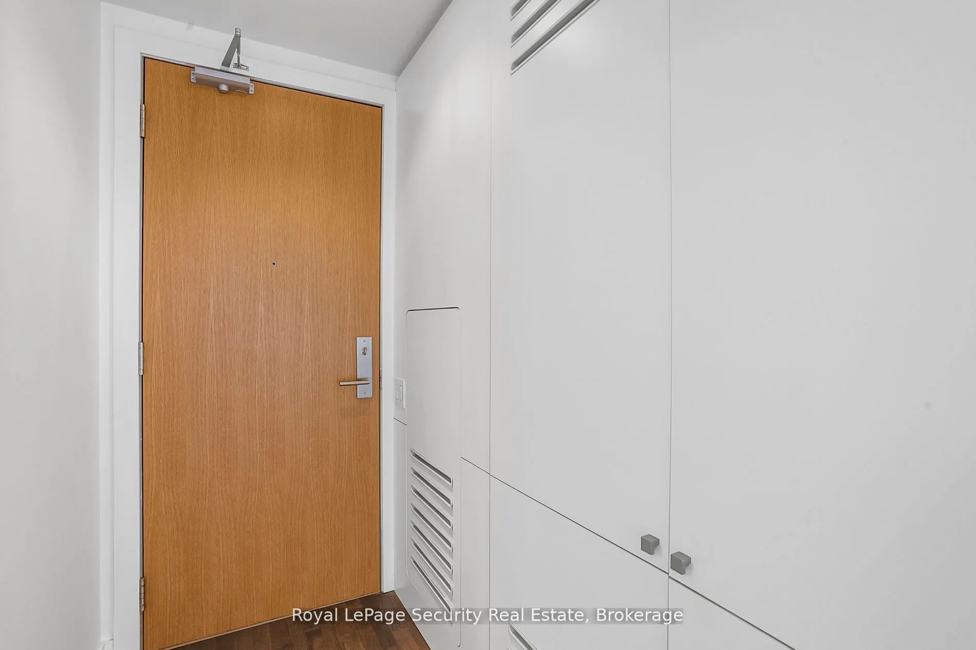 629 King Street, #320