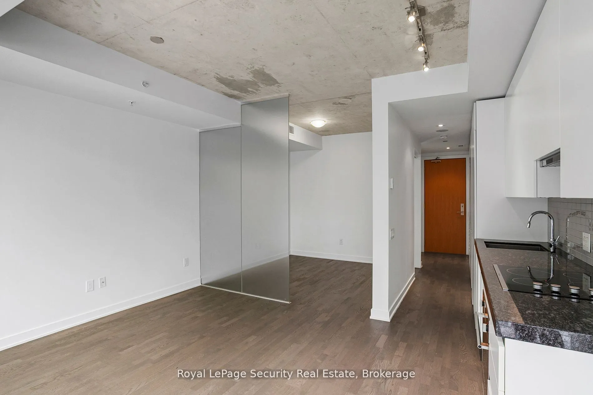 629 King Street, #320