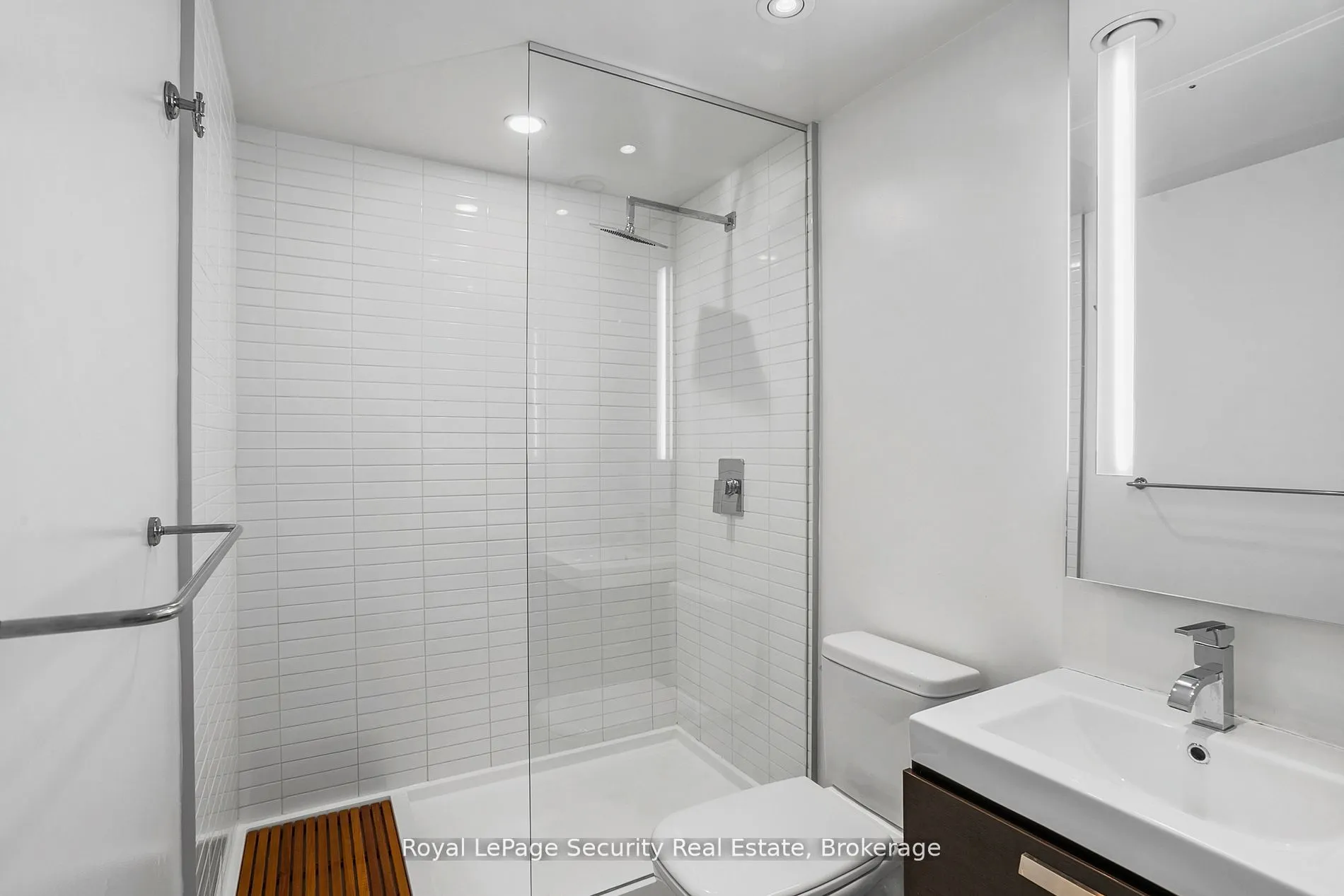 629 King Street, #320
