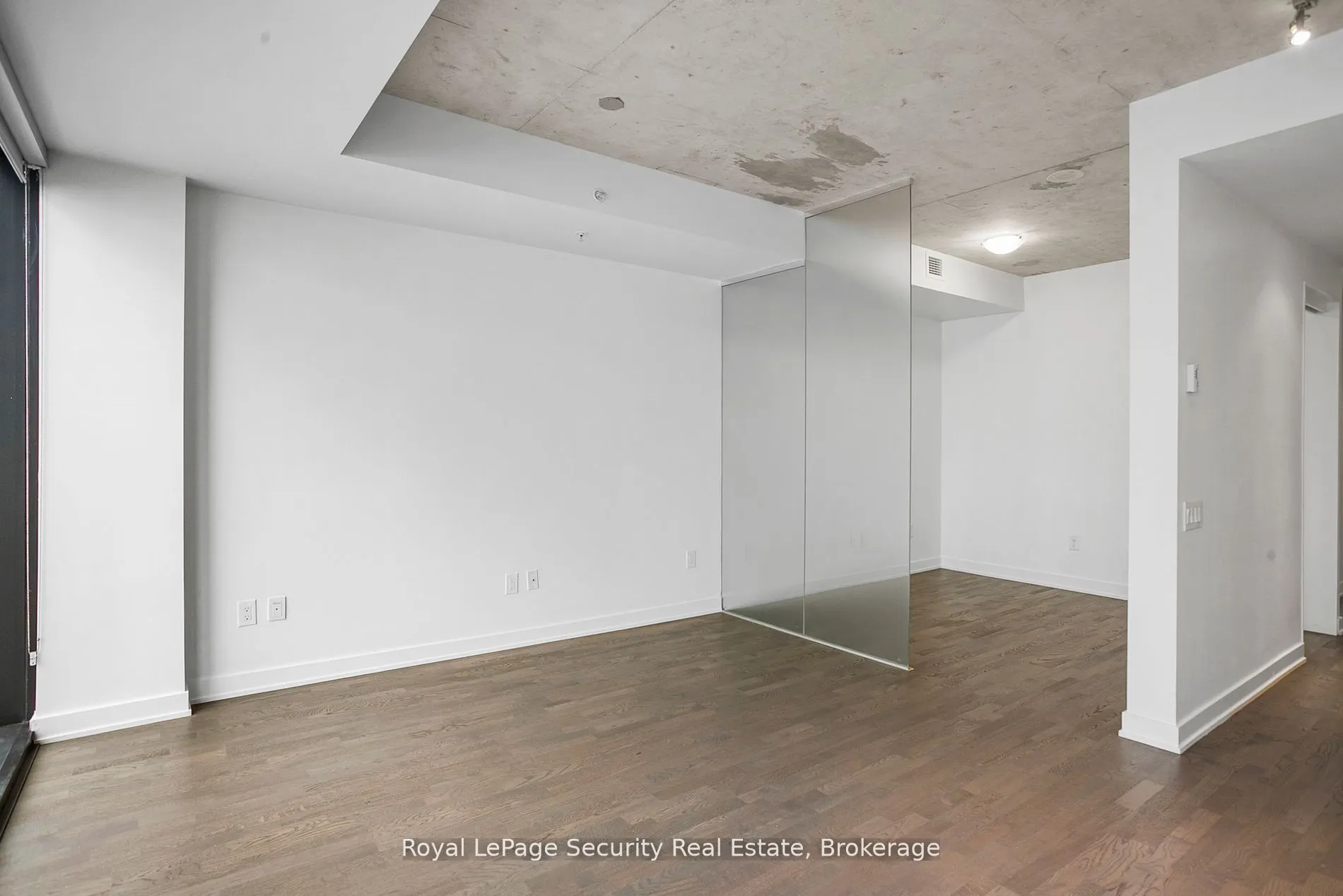 629 King Street, #320