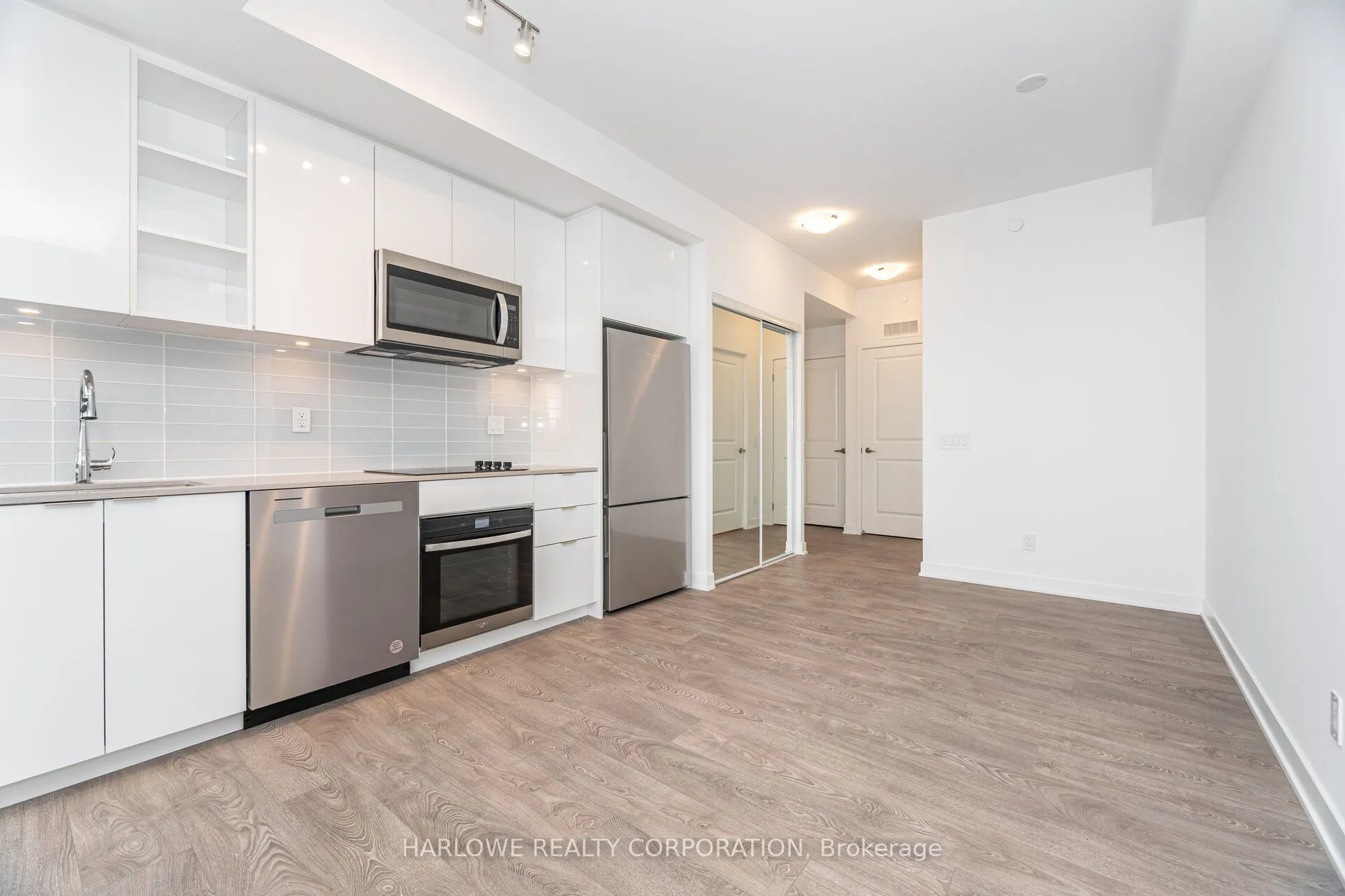 543 Richmond Street W, #609