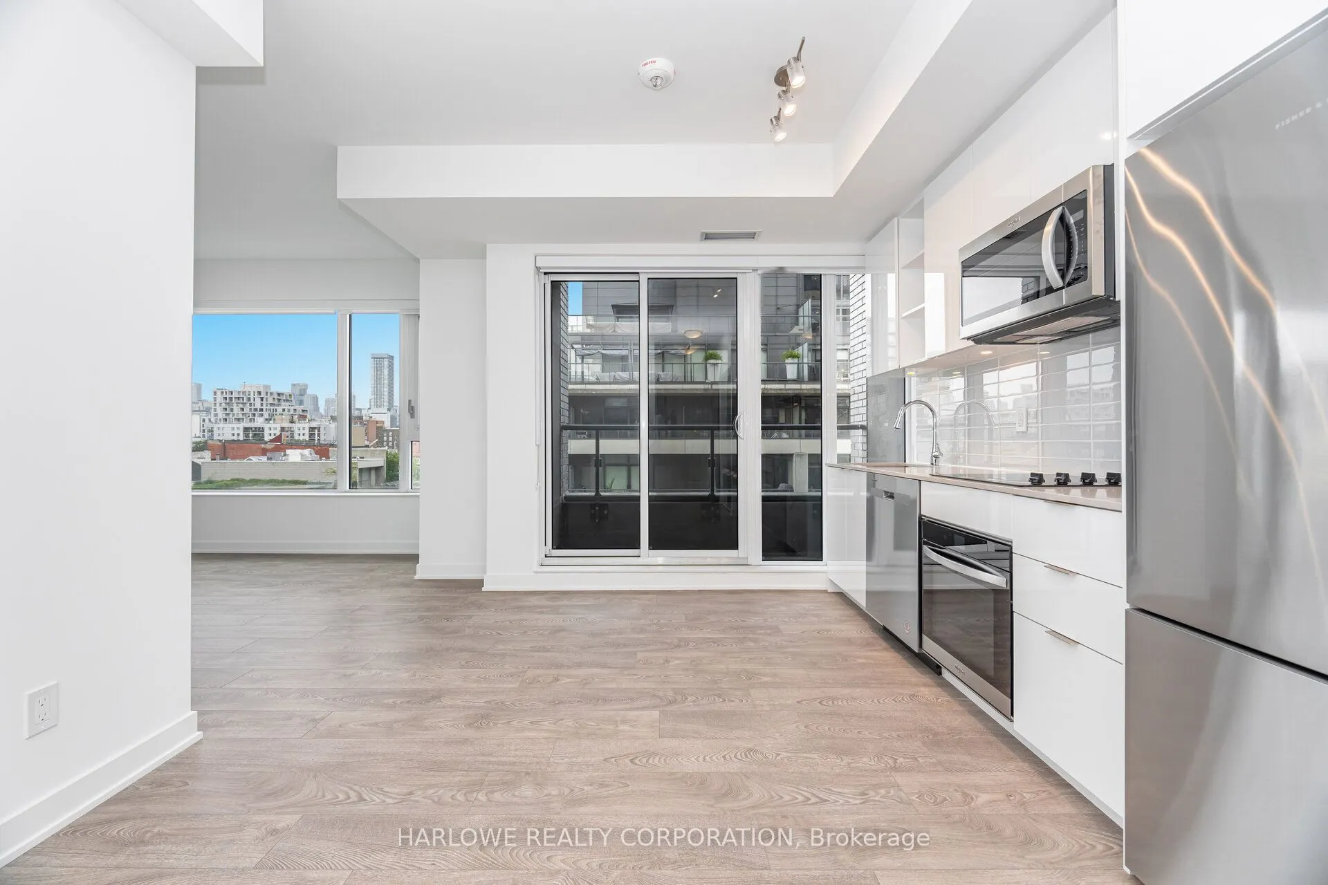 543 Richmond Street W, #609