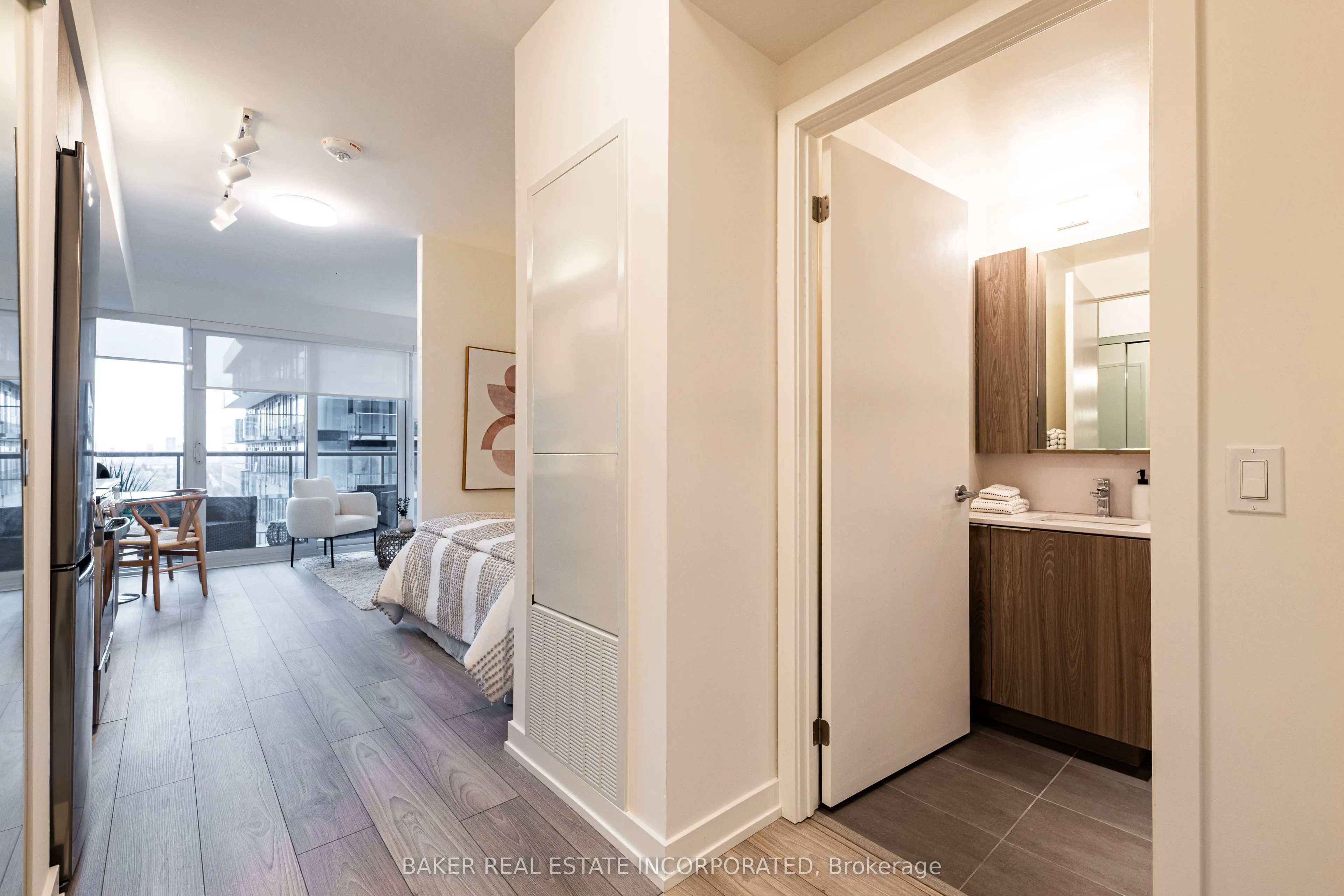 223 Redpath Avenue, #607