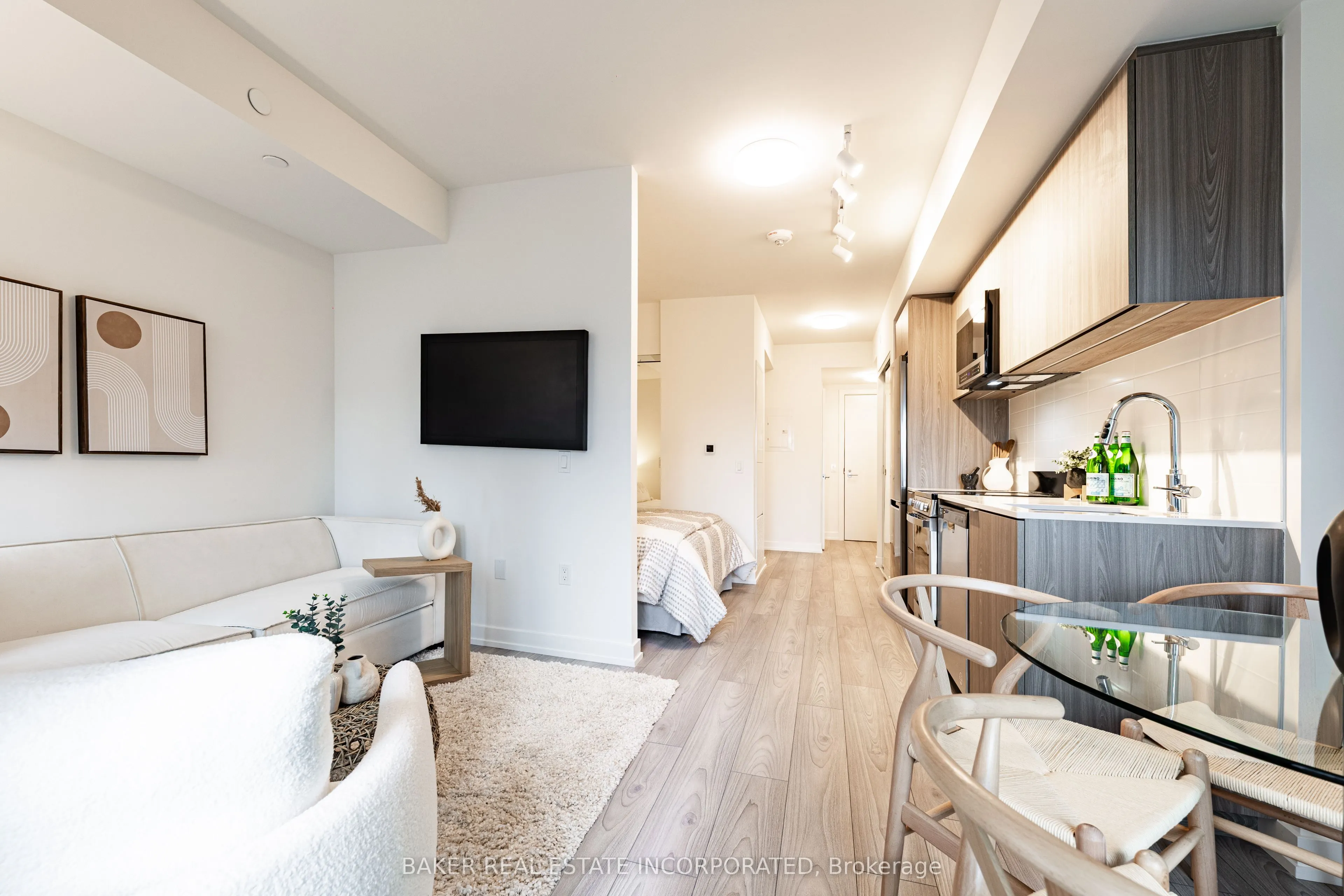 223 Redpath Avenue, #607