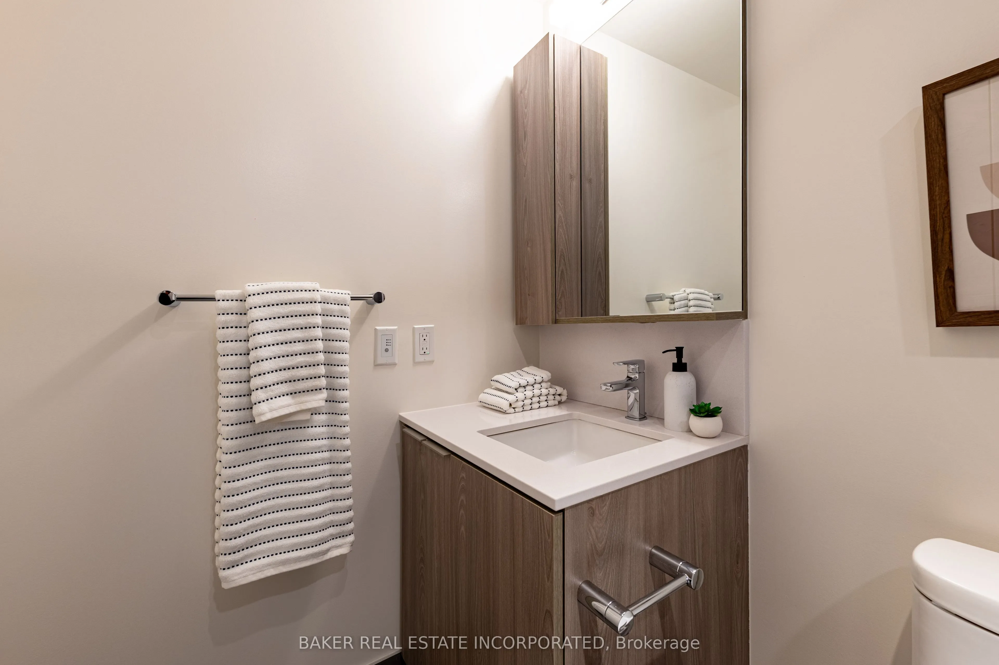 223 Redpath Avenue, #607