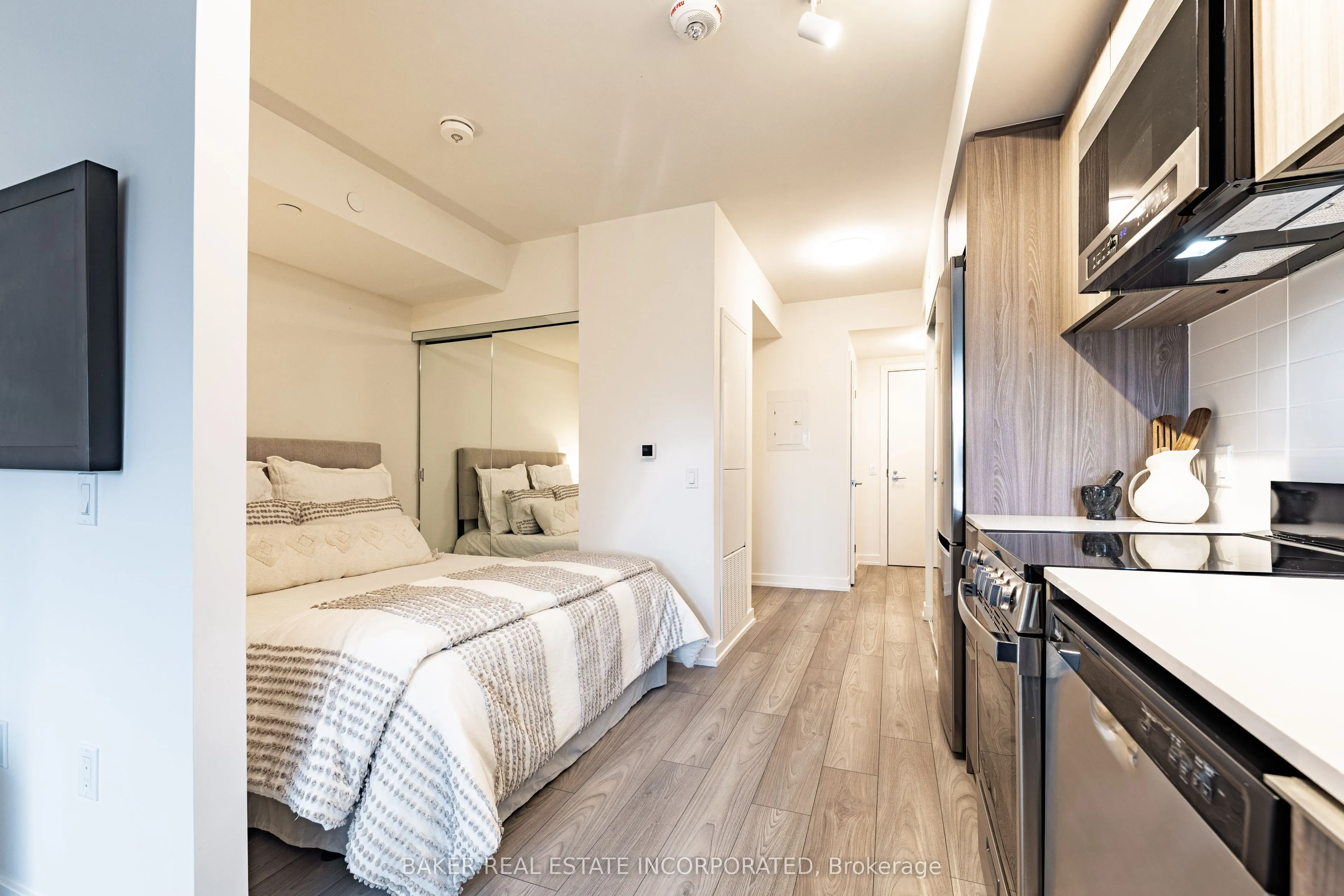 223 Redpath Avenue, #607