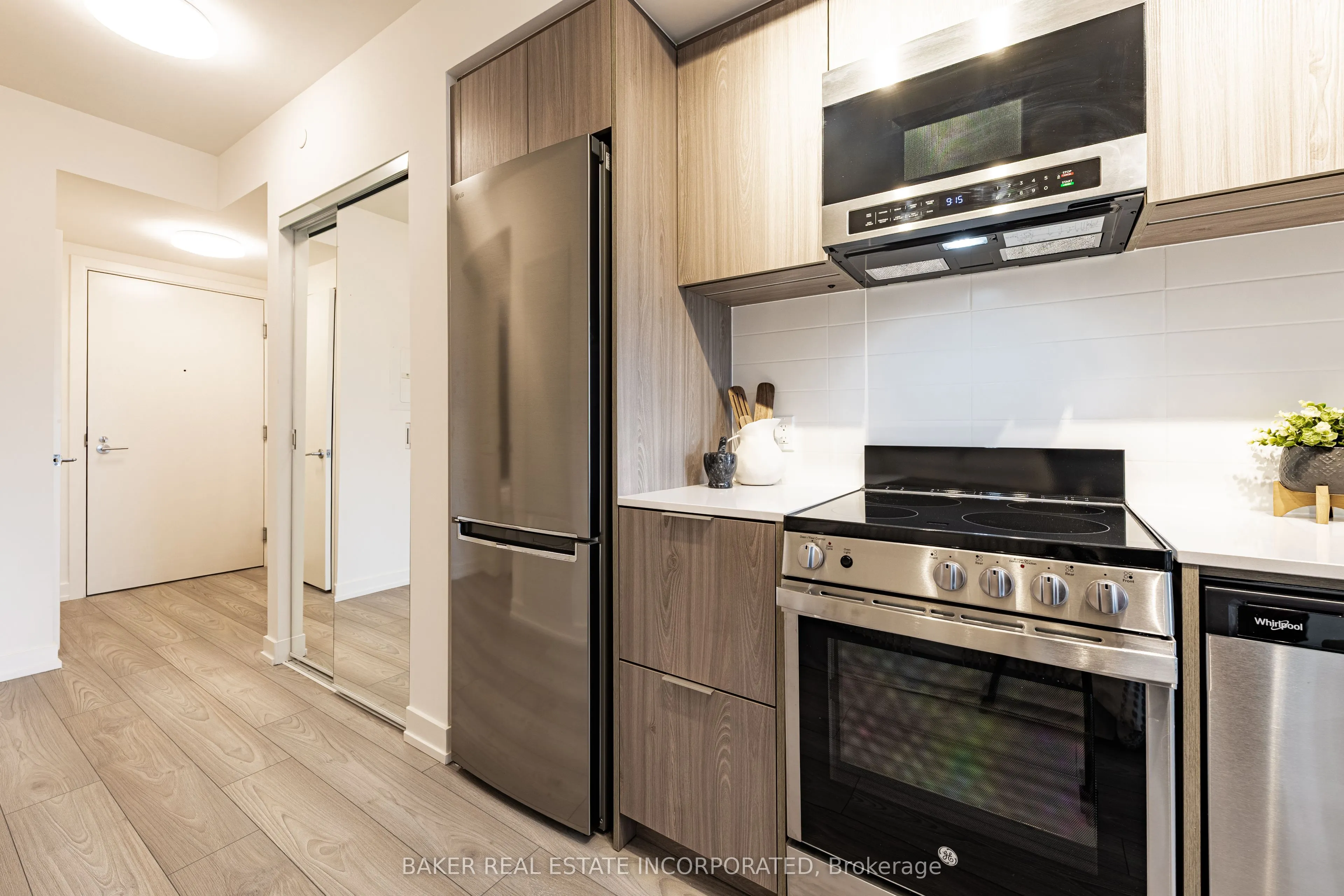 223 Redpath Avenue, #607