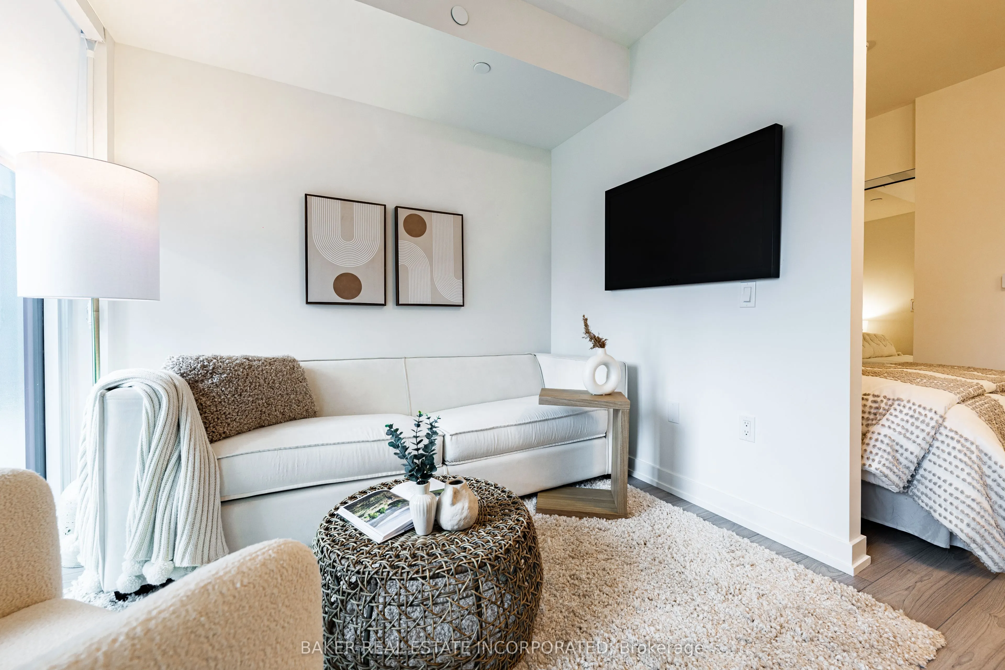 223 Redpath Avenue, #607