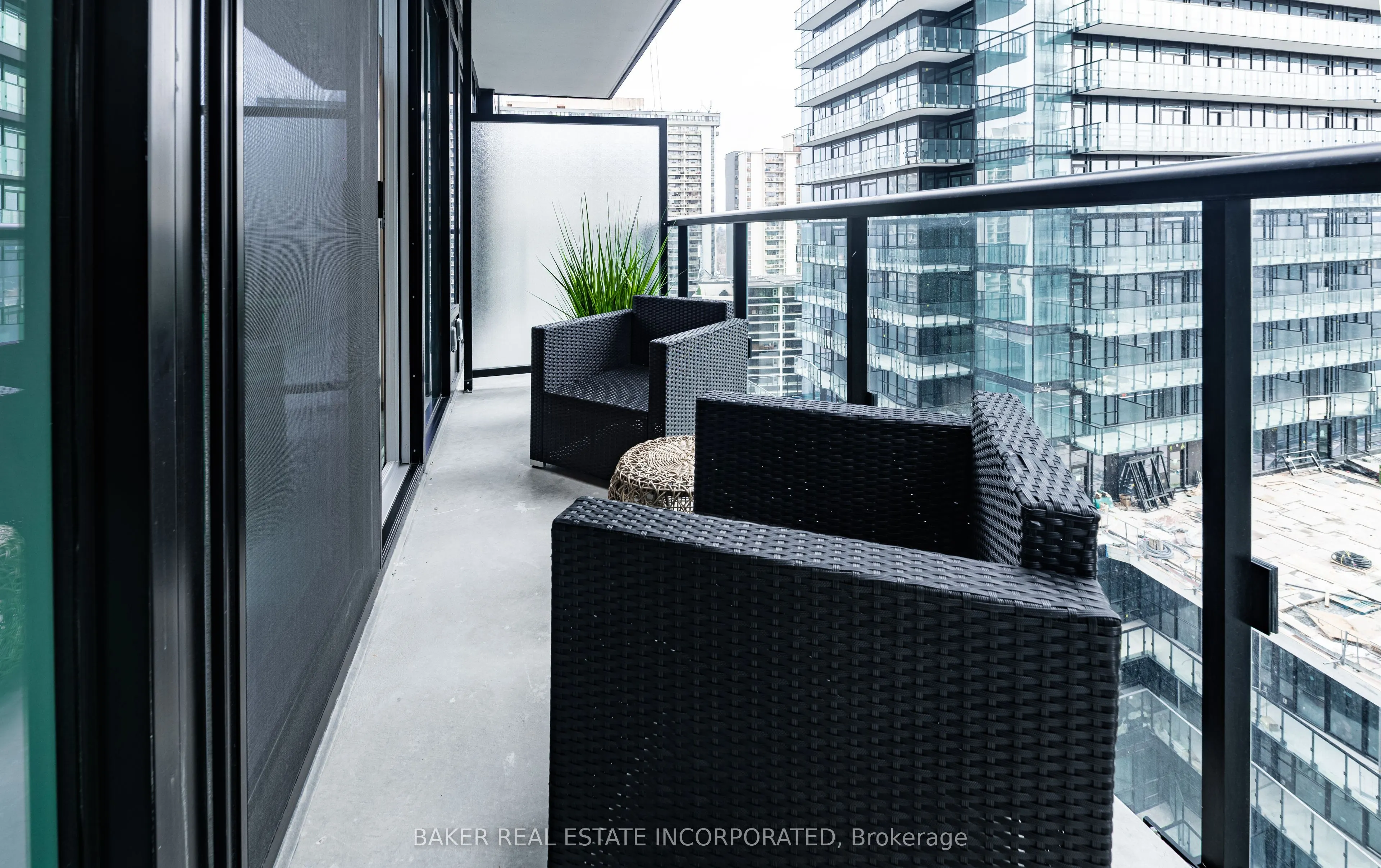 223 Redpath Avenue, #607